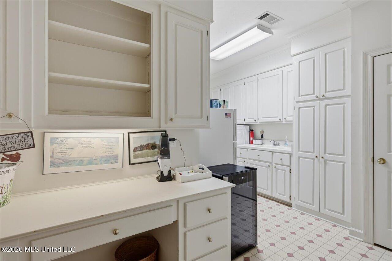 411 Eastpointe Cove Property Photo 25