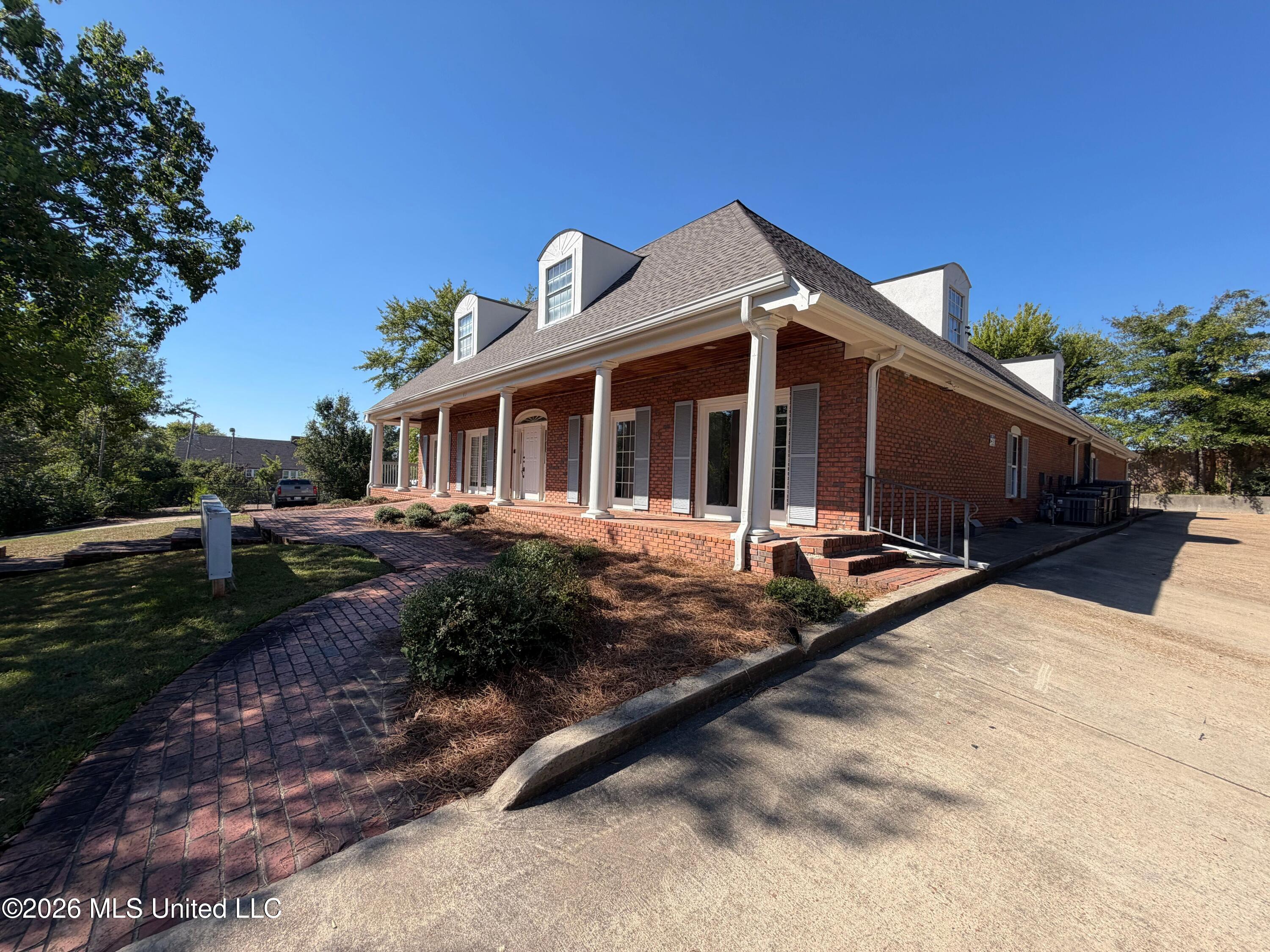 953 North Street Property Photo 3