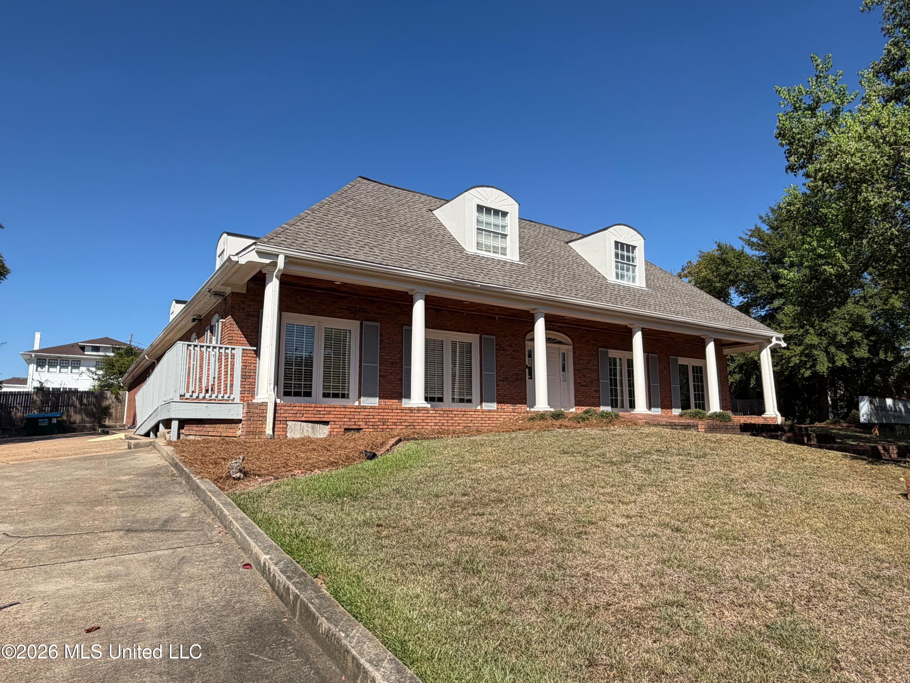 953 North Street Property Photo 4