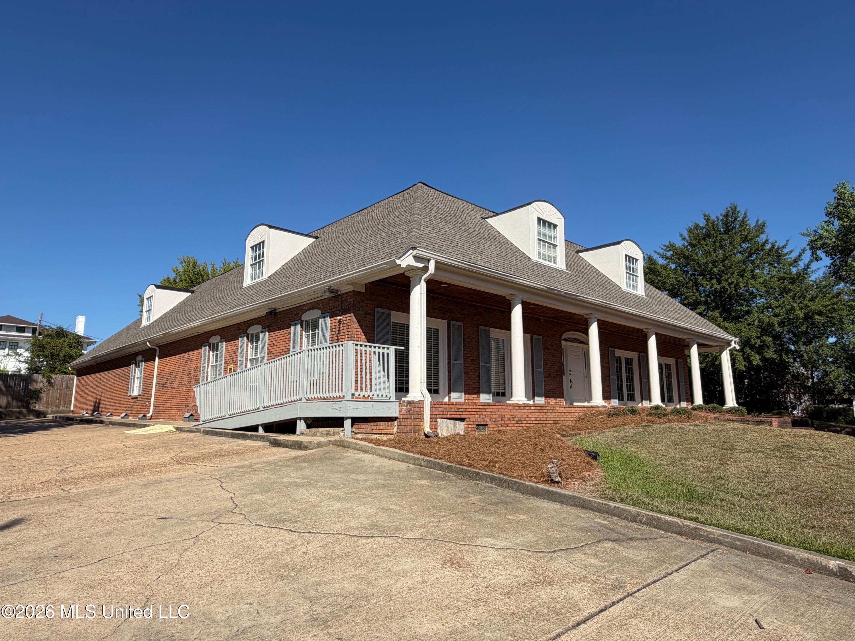 953 North Street Property Photo 5