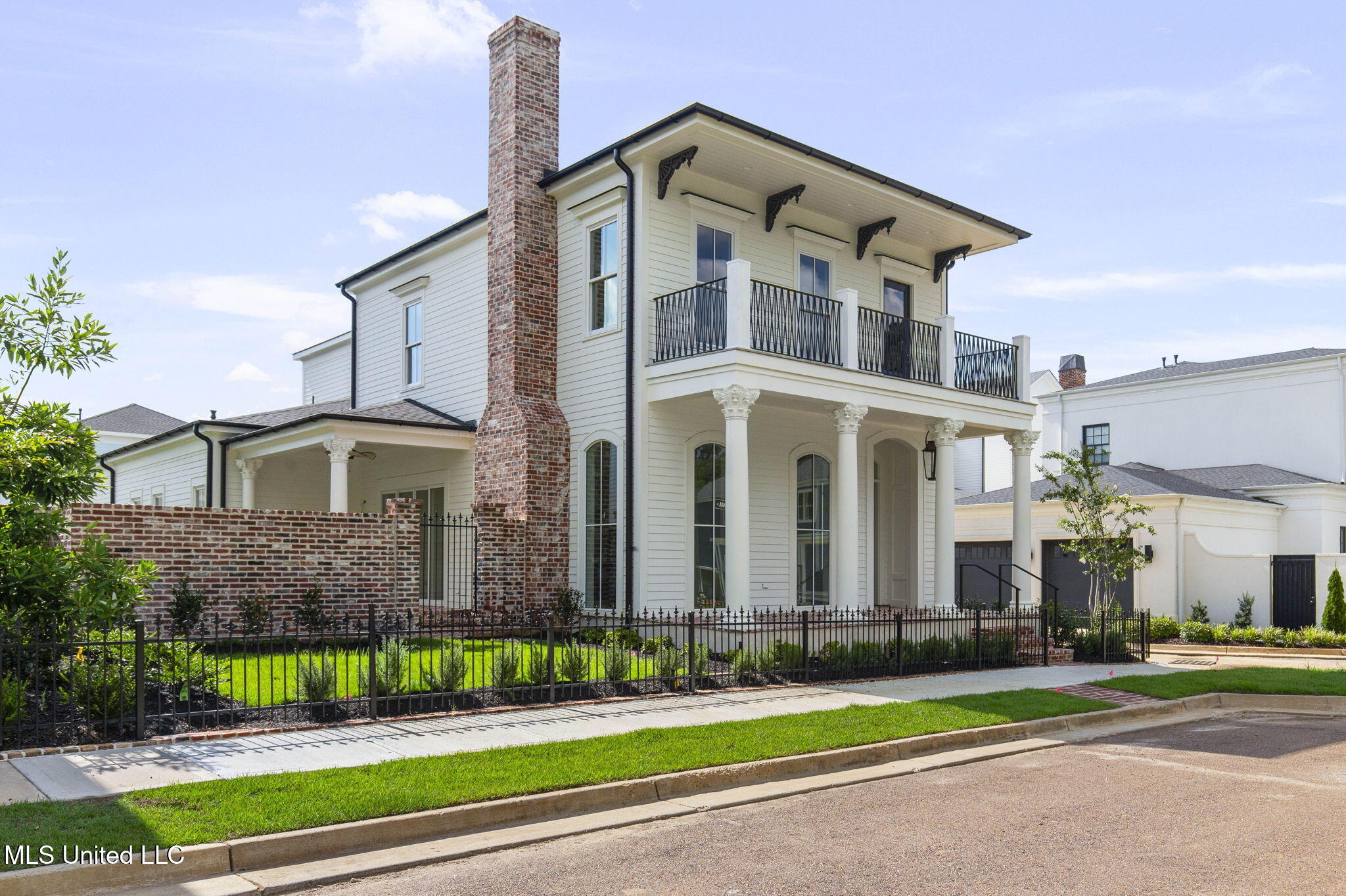 105 Prytania Street Property Photo 1