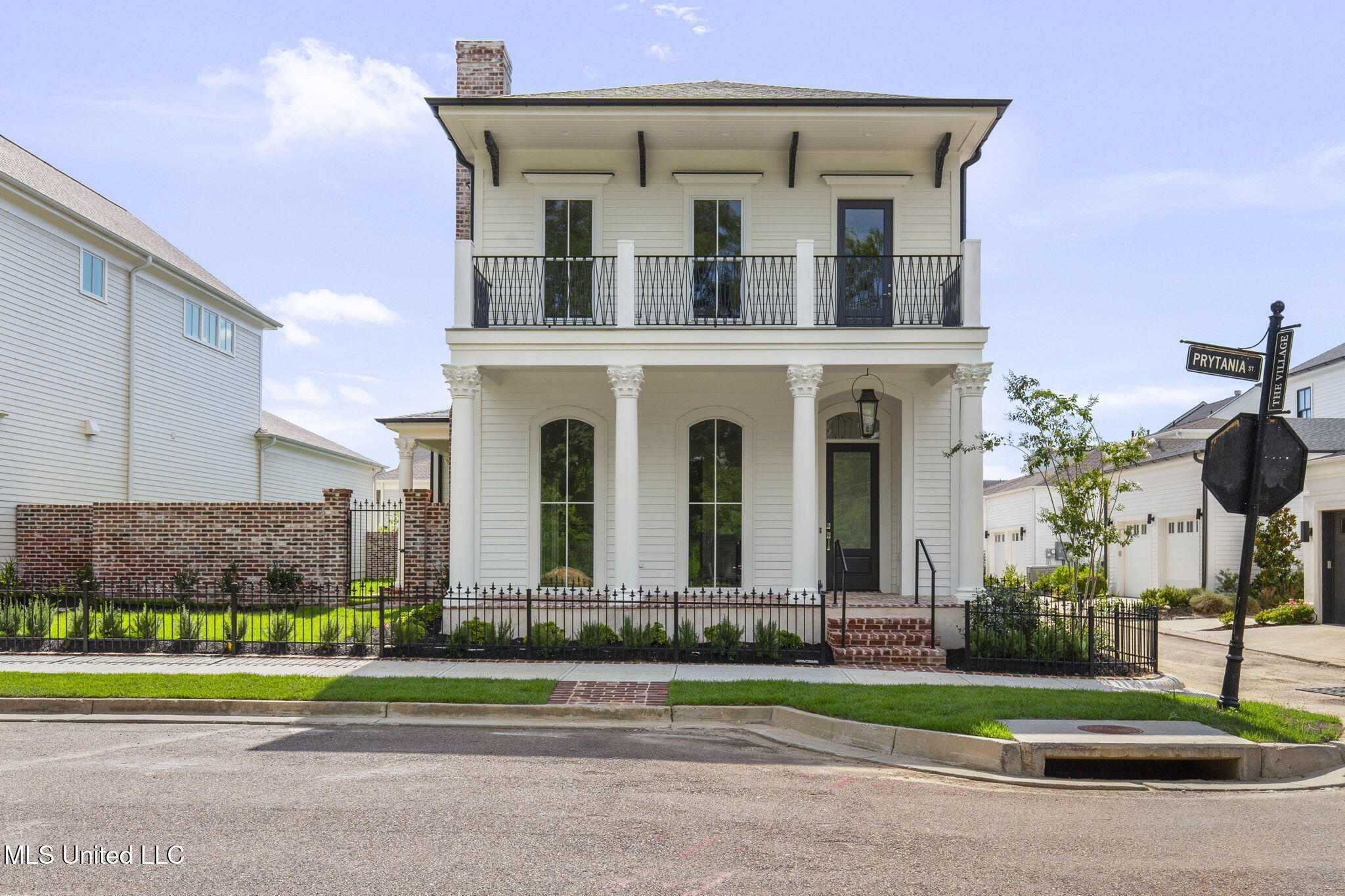 105 Prytania Street Property Photo 2