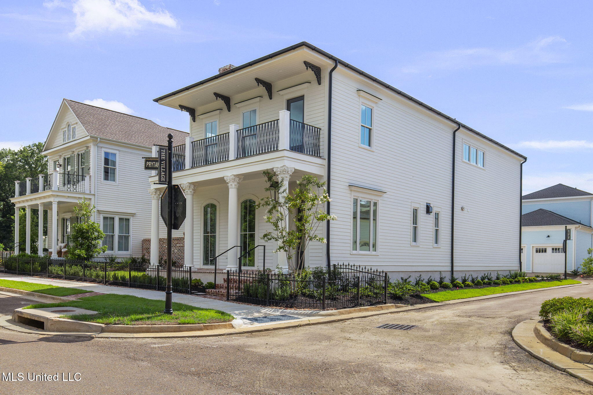 105 Prytania Street Property Photo 3