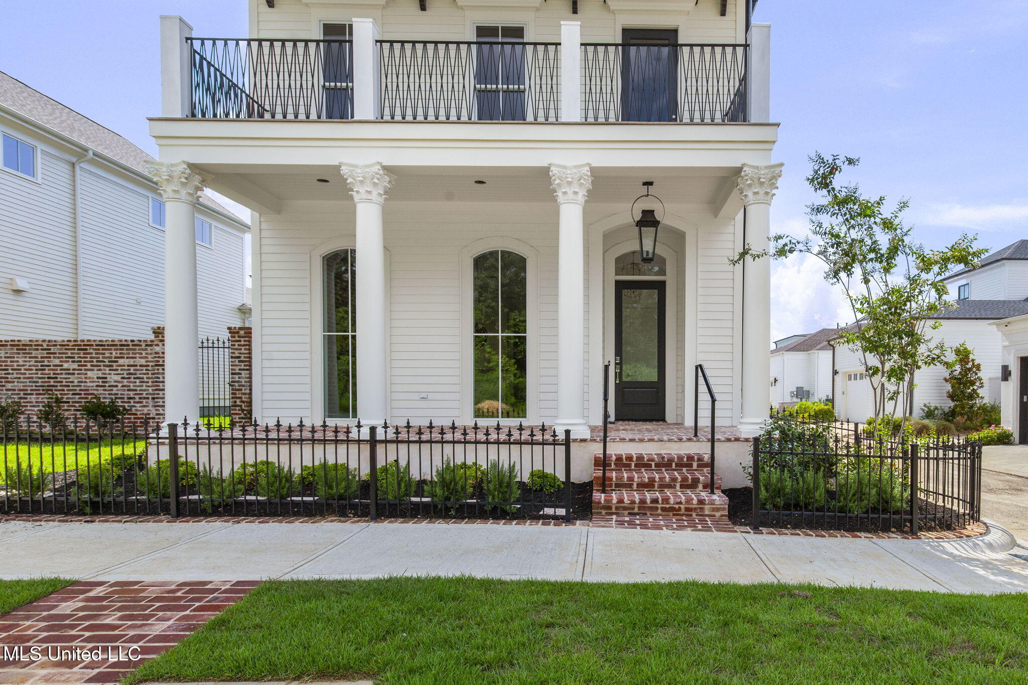 105 Prytania Street Property Photo 5