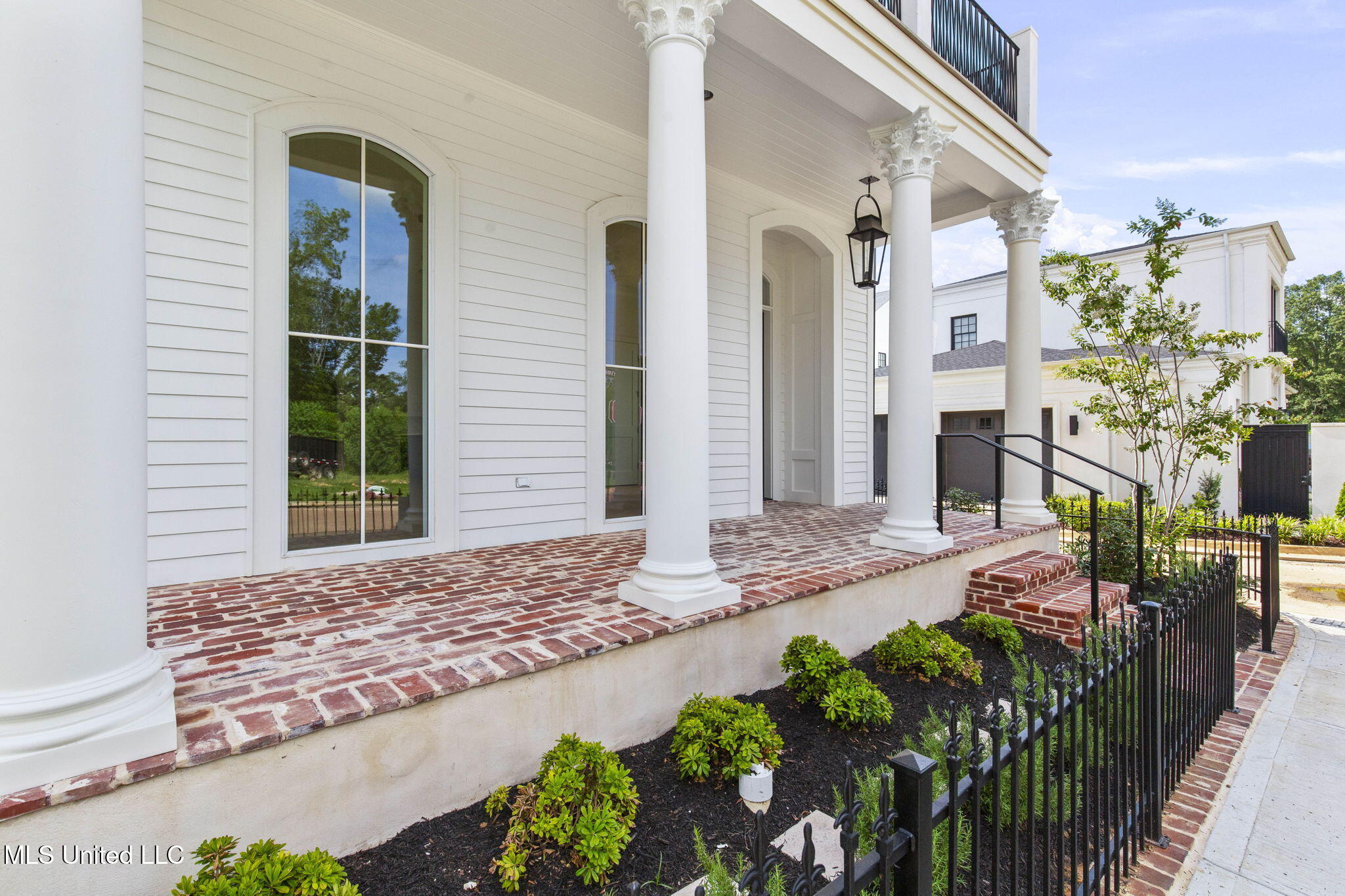 105 Prytania Street Property Photo 7