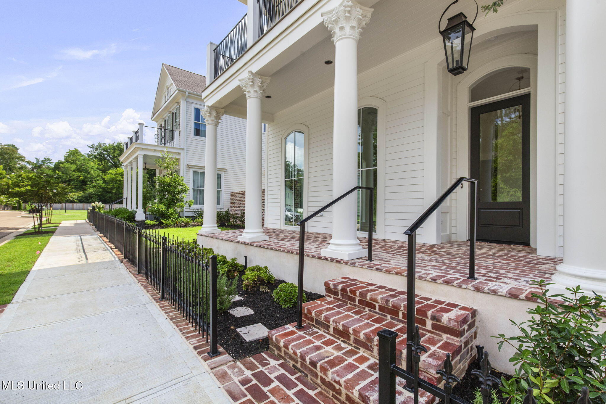 105 Prytania Street Property Photo 8