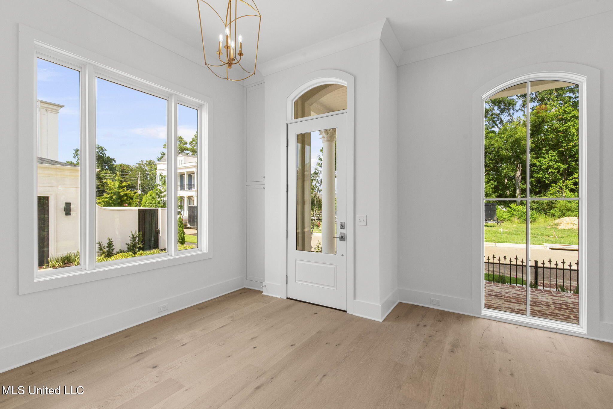105 Prytania Street Property Photo 11