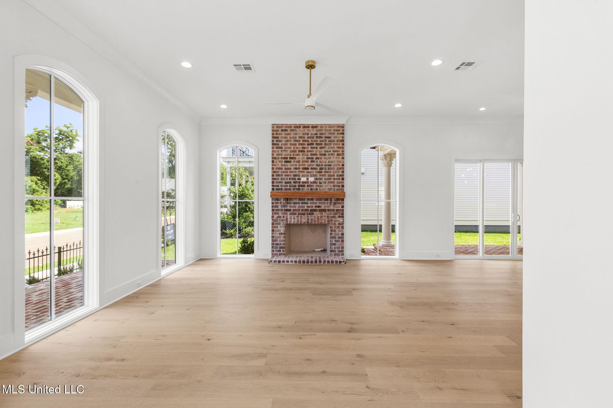 105 Prytania Street Property Photo 14