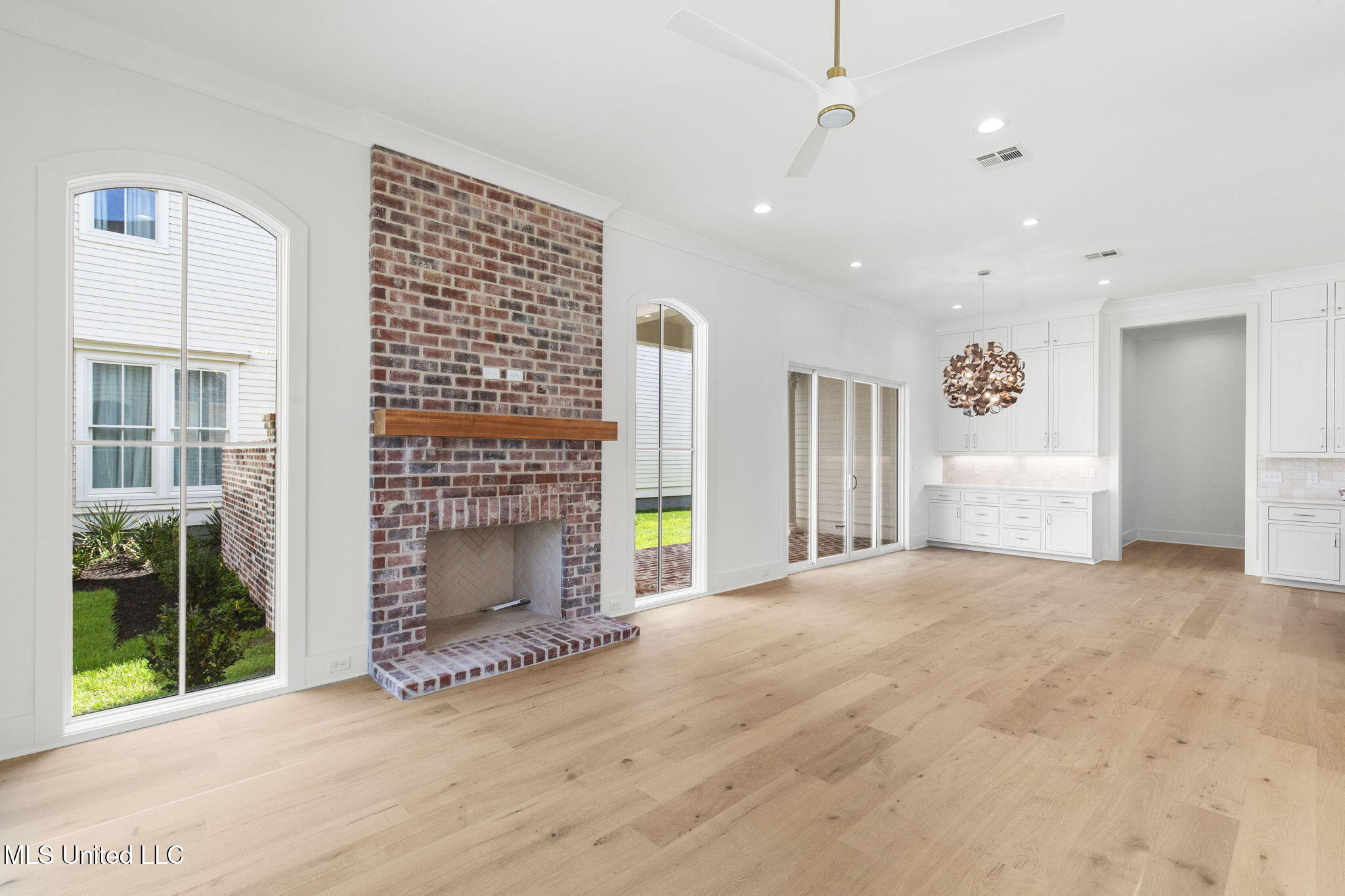 105 Prytania Street Property Photo 16