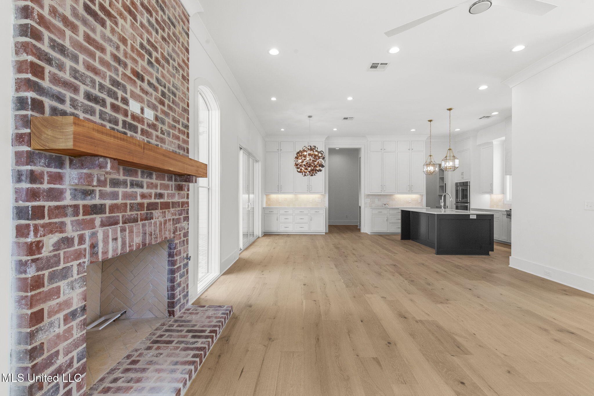 105 Prytania Street Property Photo 17