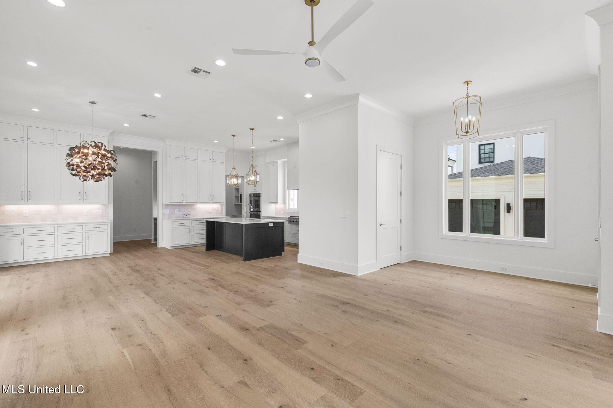 105 Prytania Street Property Photo 18