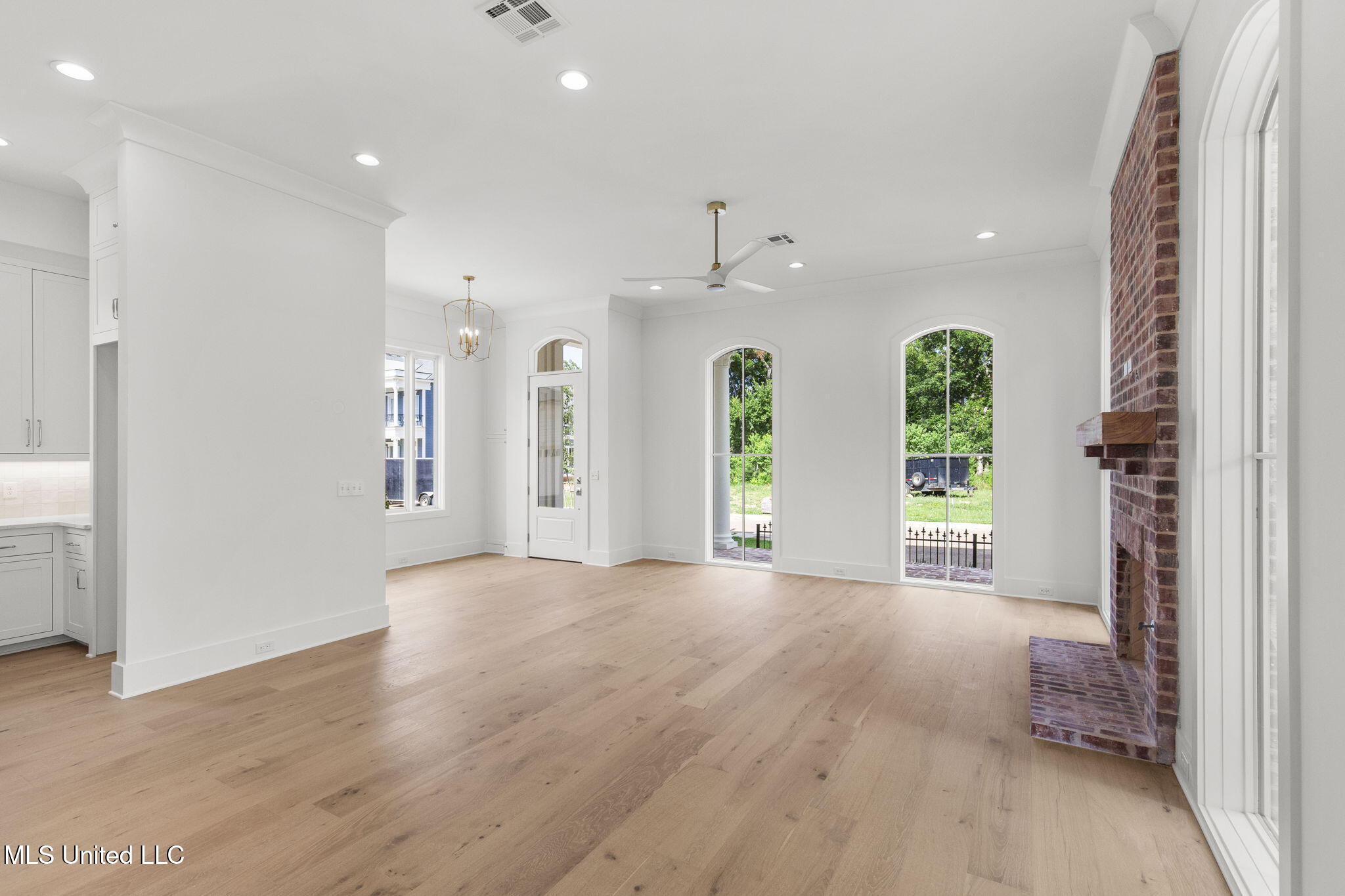 105 Prytania Street Property Photo 22