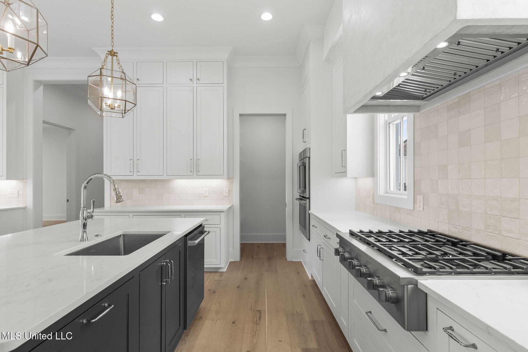 105 Prytania Street Property Photo 28