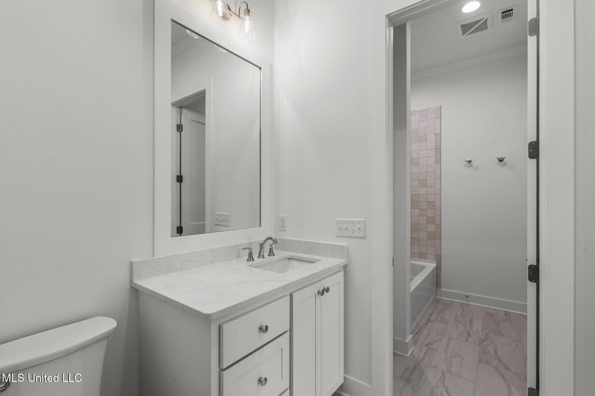 105 Prytania Street Property Photo 64