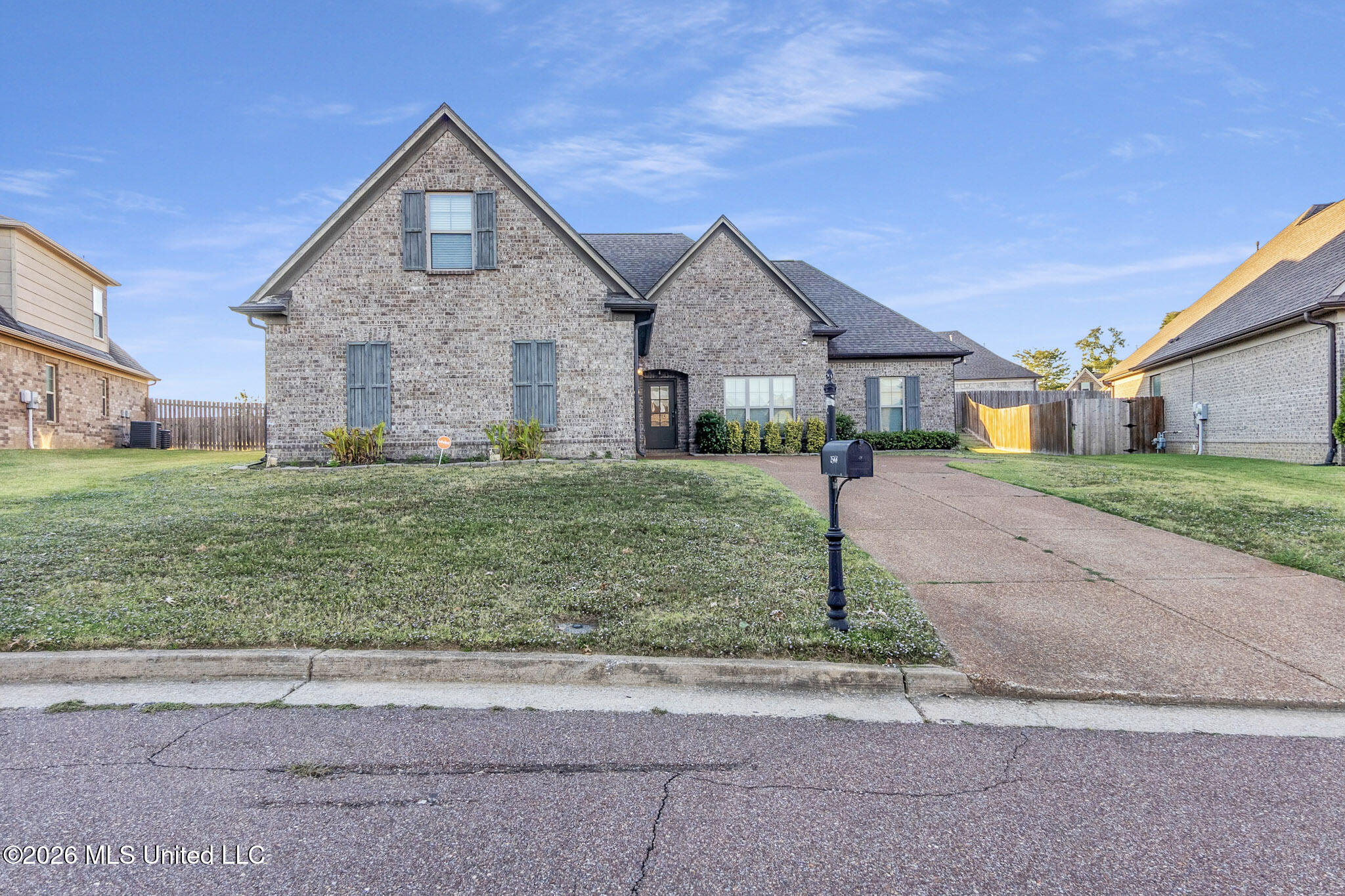 2568 Summer Knoll Drive Property Photo 1