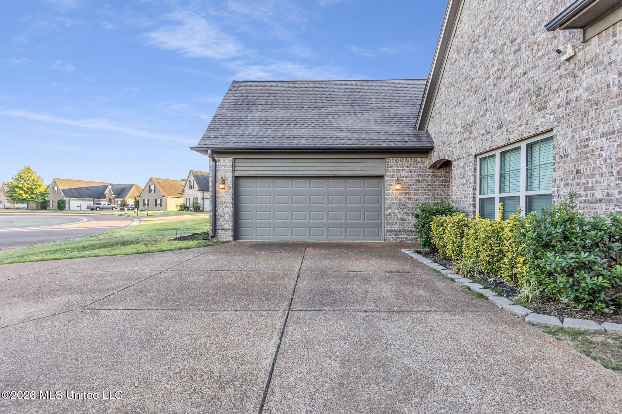 2568 Summer Knoll Drive Property Photo 2