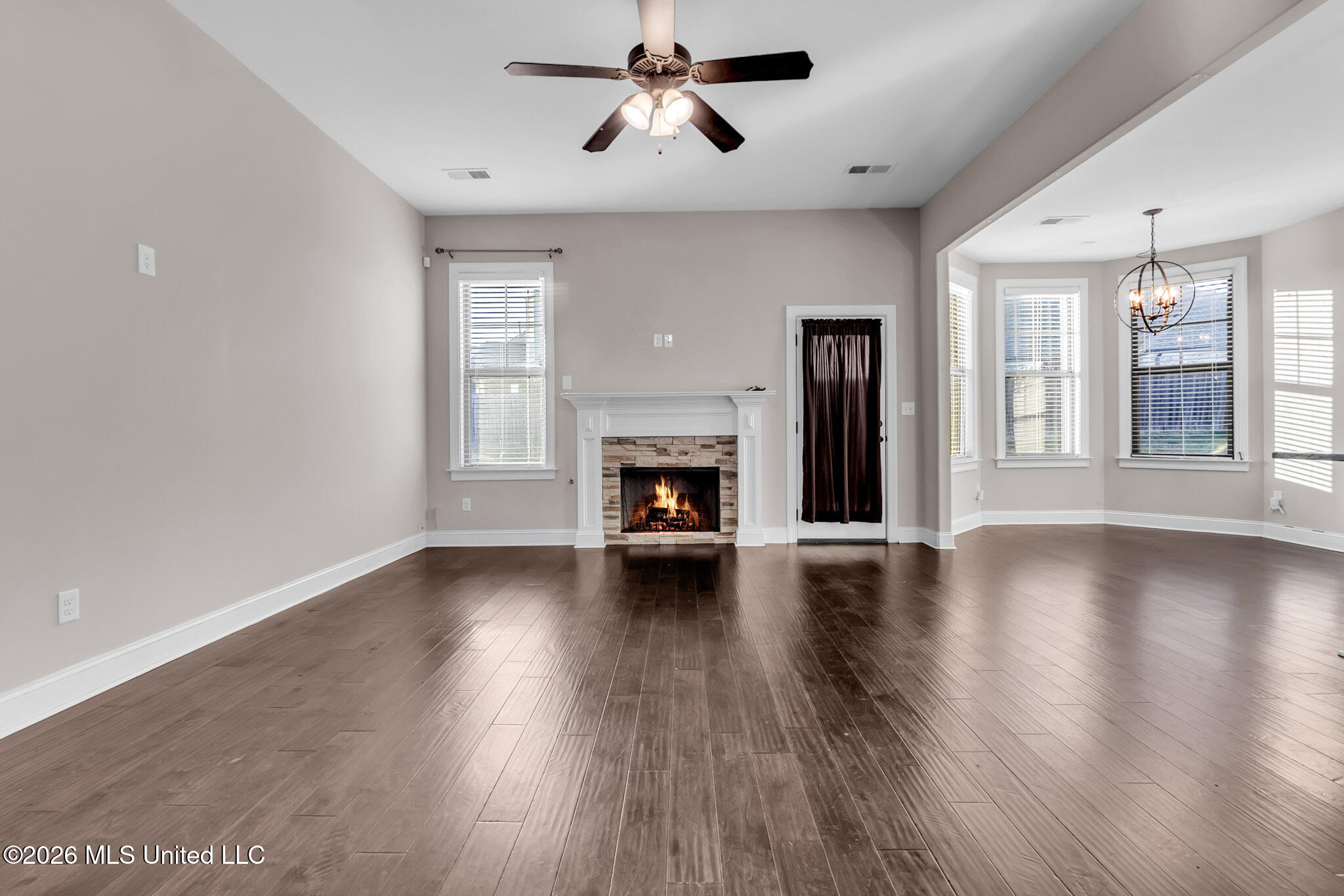 2568 Summer Knoll Drive Property Photo 3