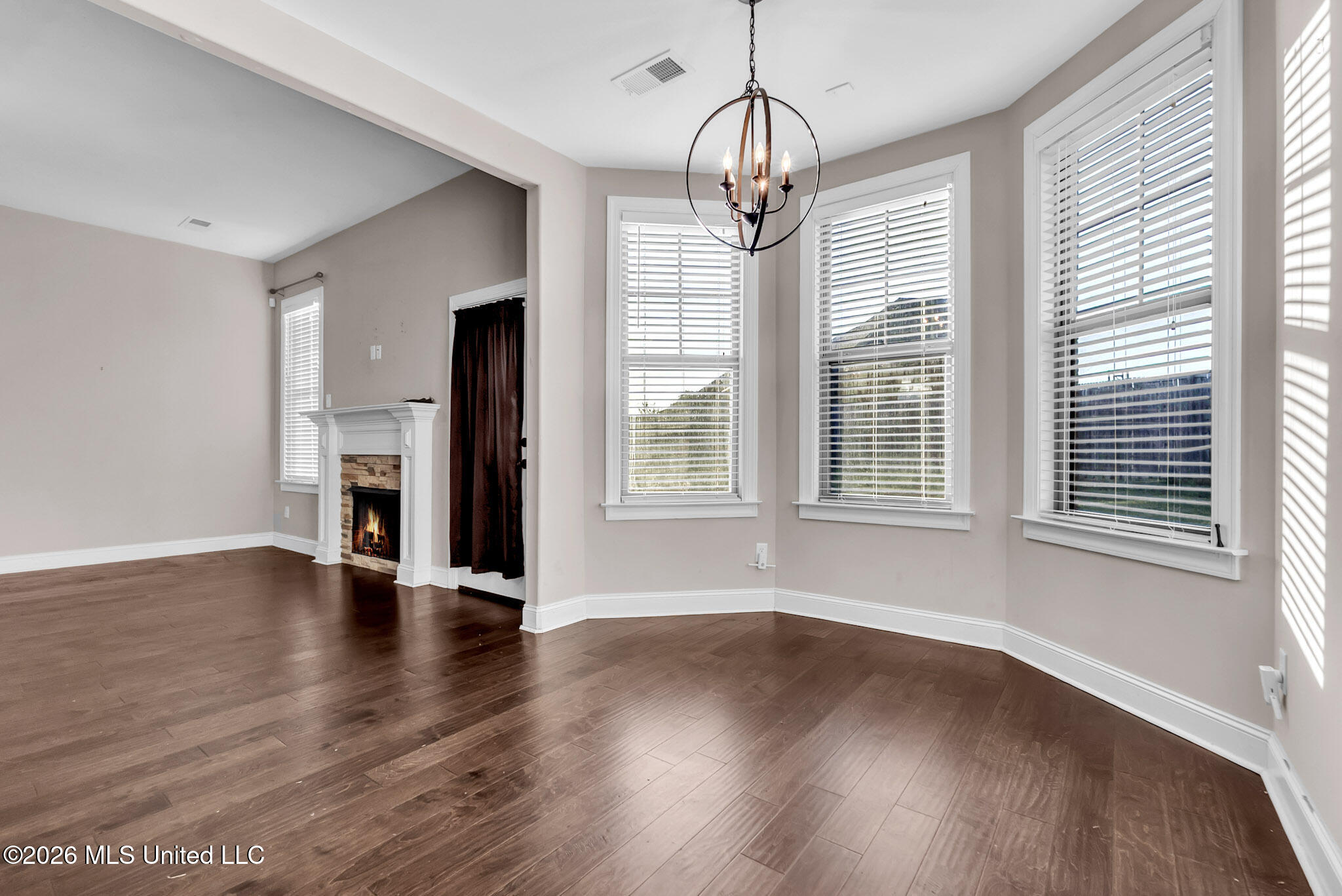 2568 Summer Knoll Drive Property Photo 6