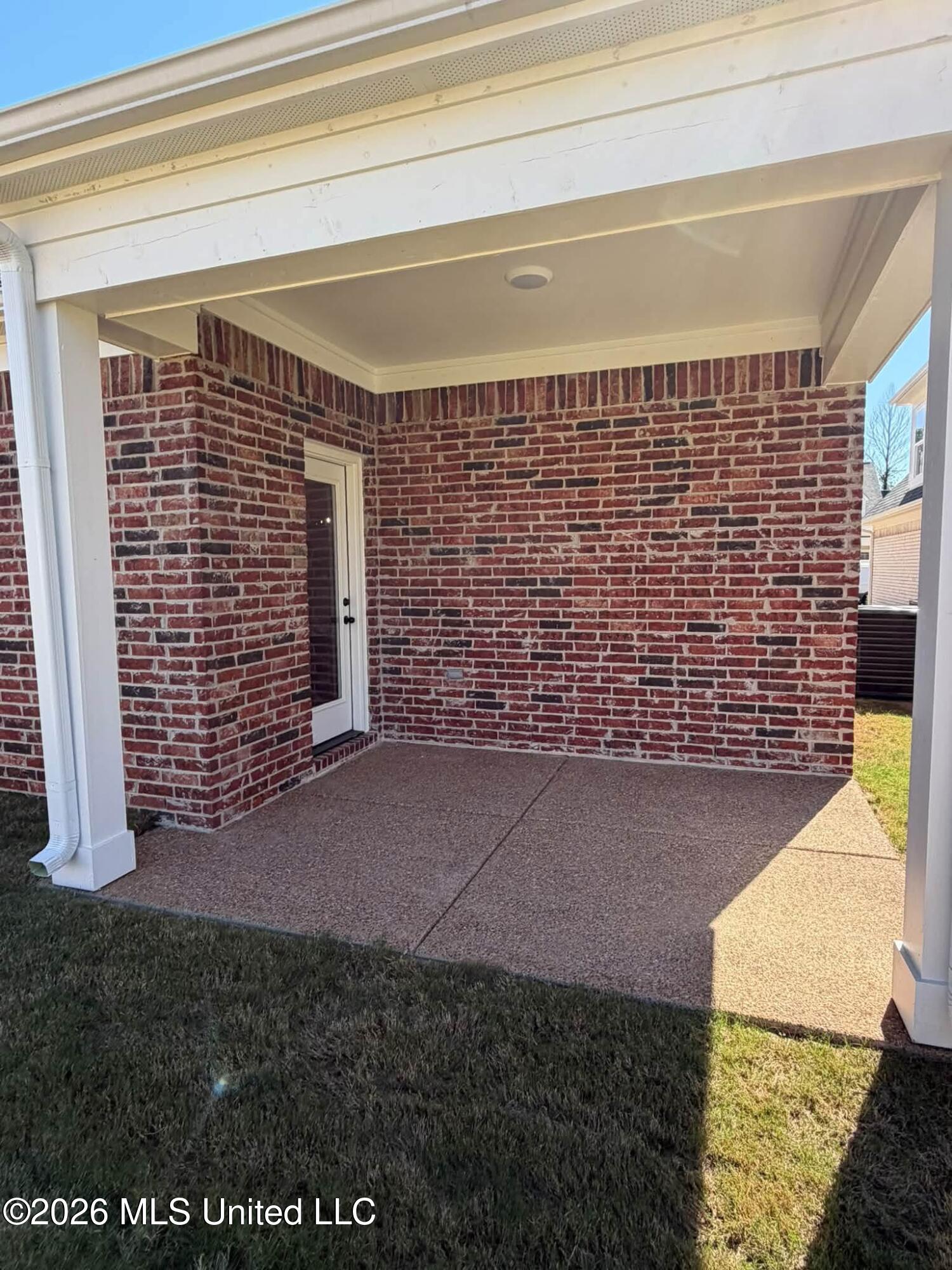 6068 Hickory Point Drive Property Photo 2