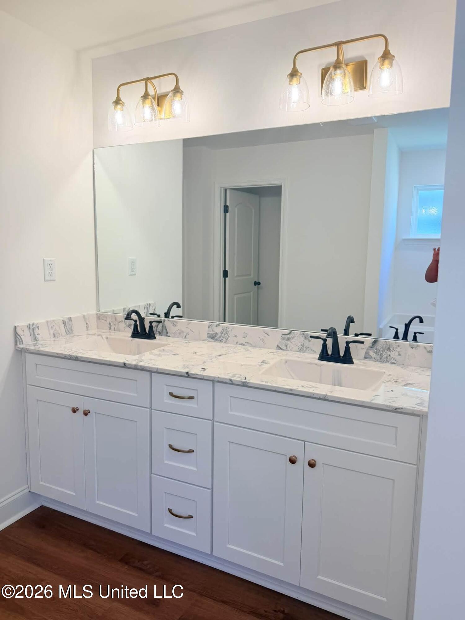 6068 Hickory Point Drive Property Photo 8
