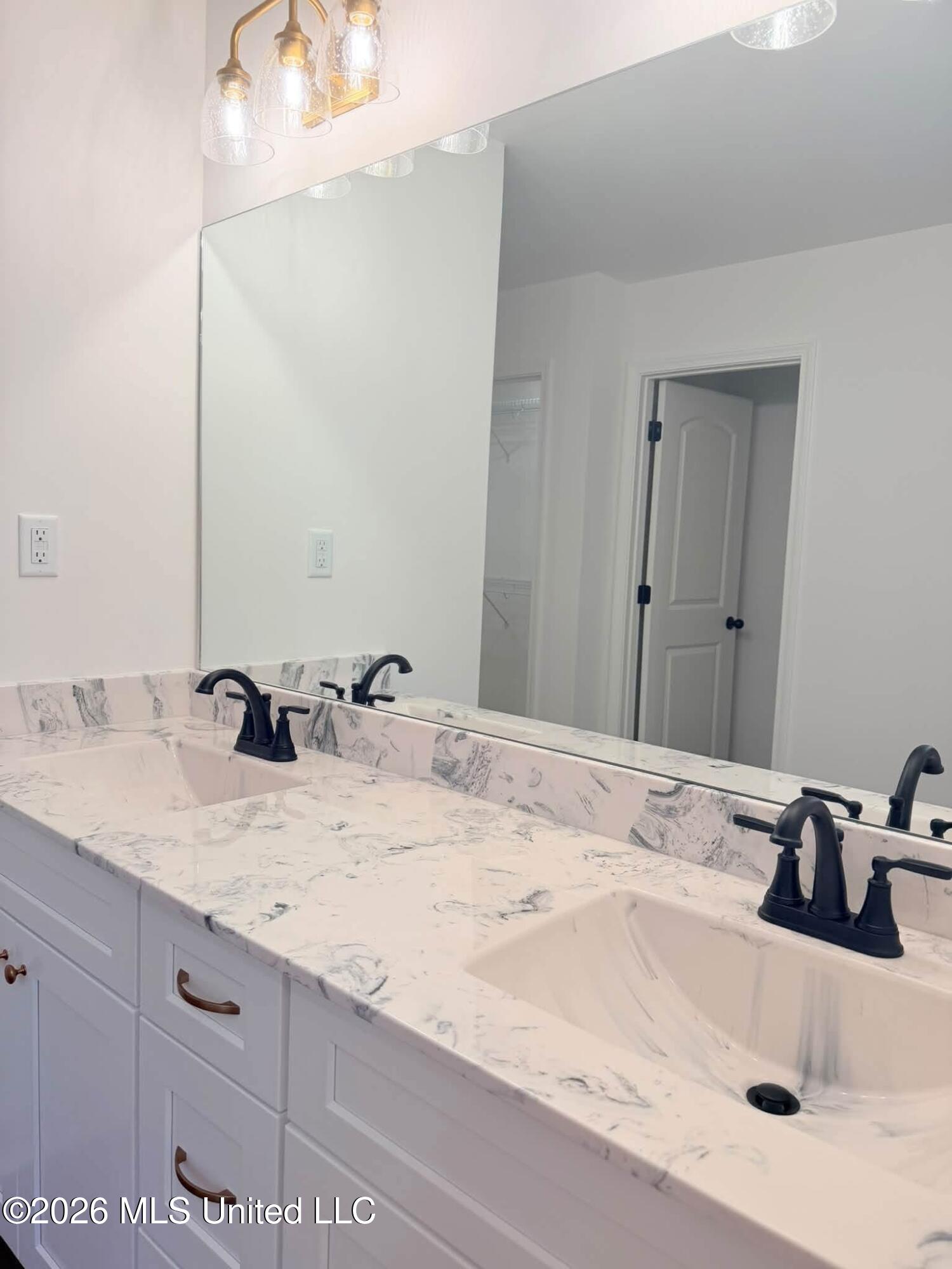 6068 Hickory Point Drive Property Photo 11