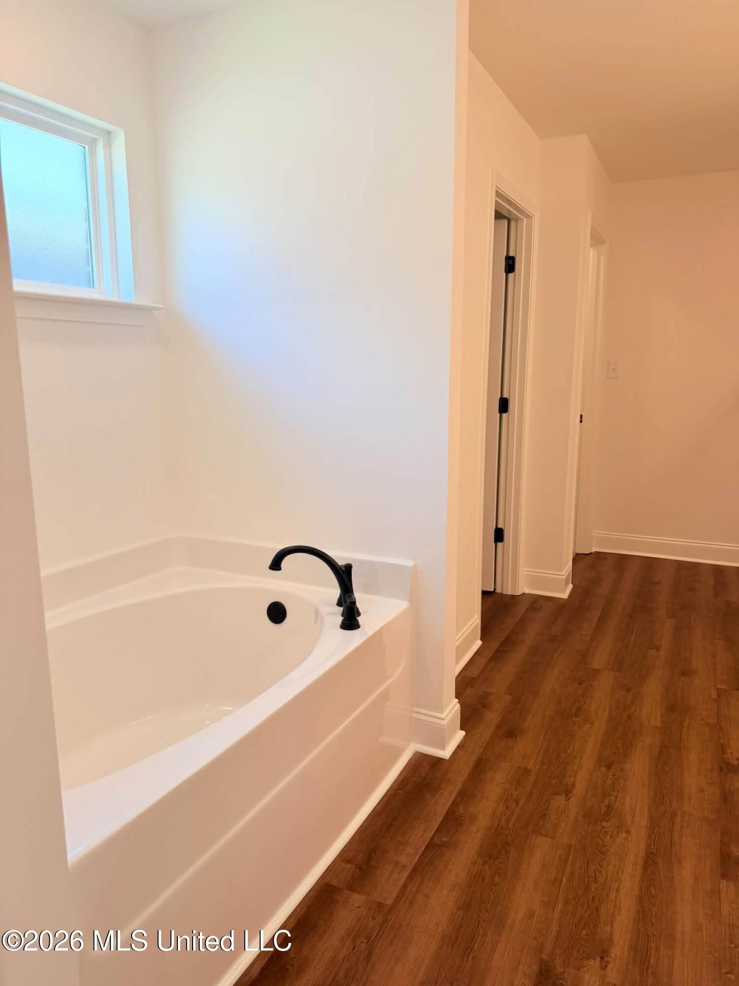6068 Hickory Point Drive Property Photo 12