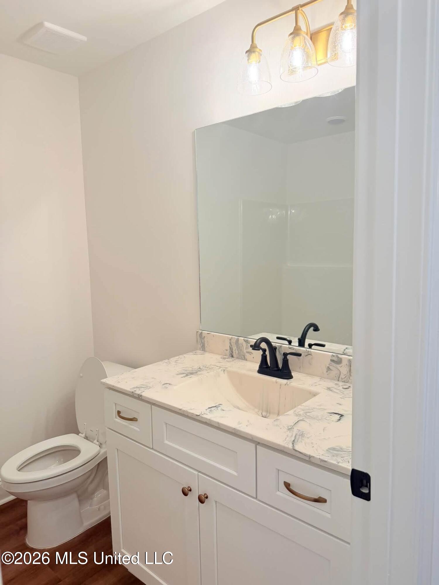 6068 Hickory Point Drive Property Photo 15