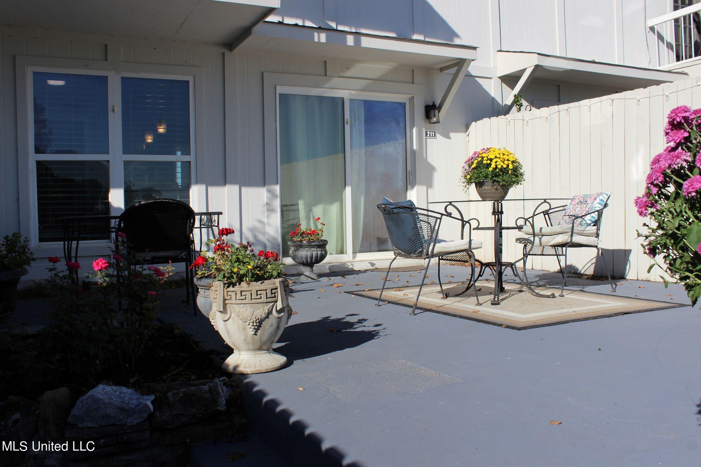 550 Post Road Property Photo 1