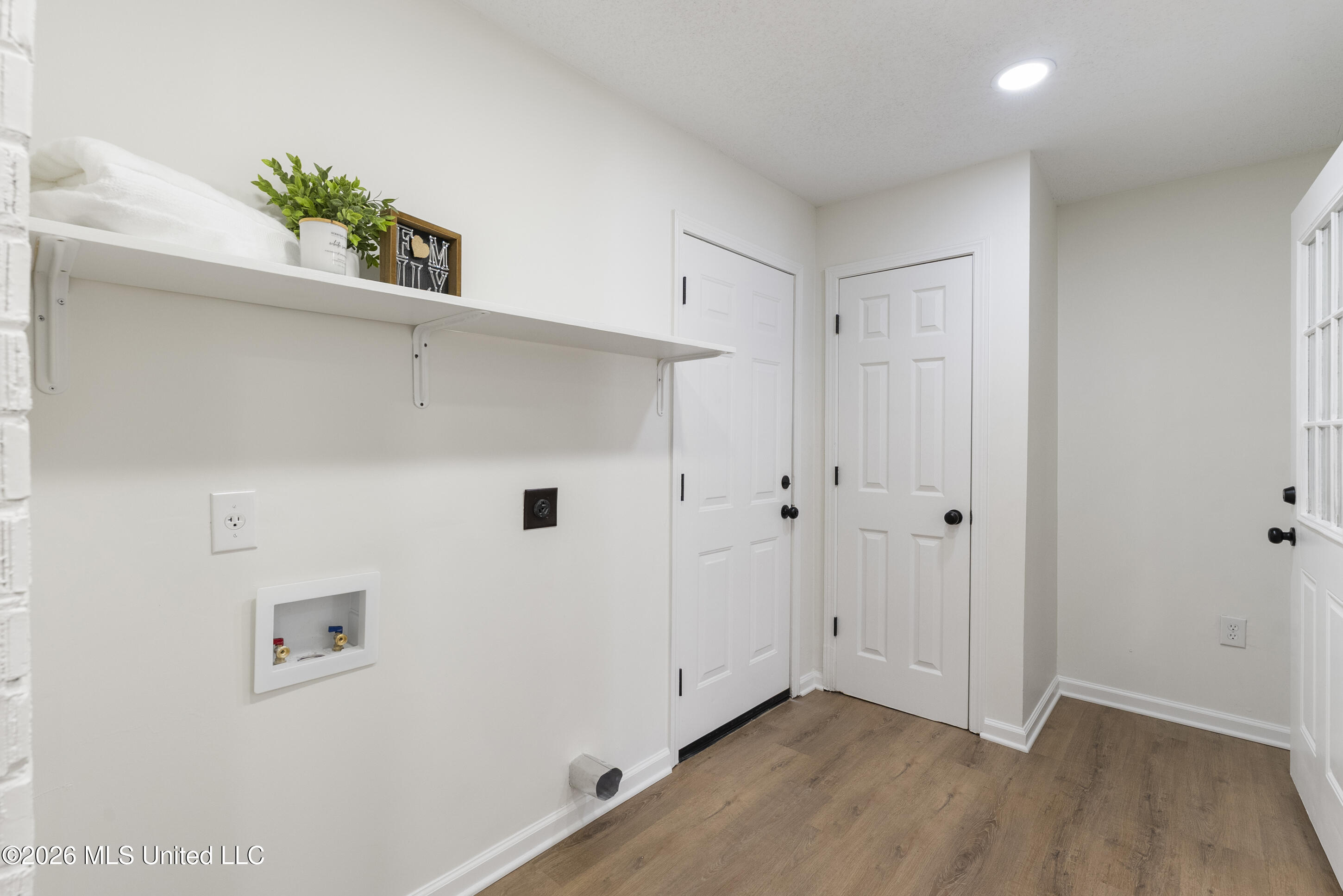 326 Hillbrook Drive Property Photo 16