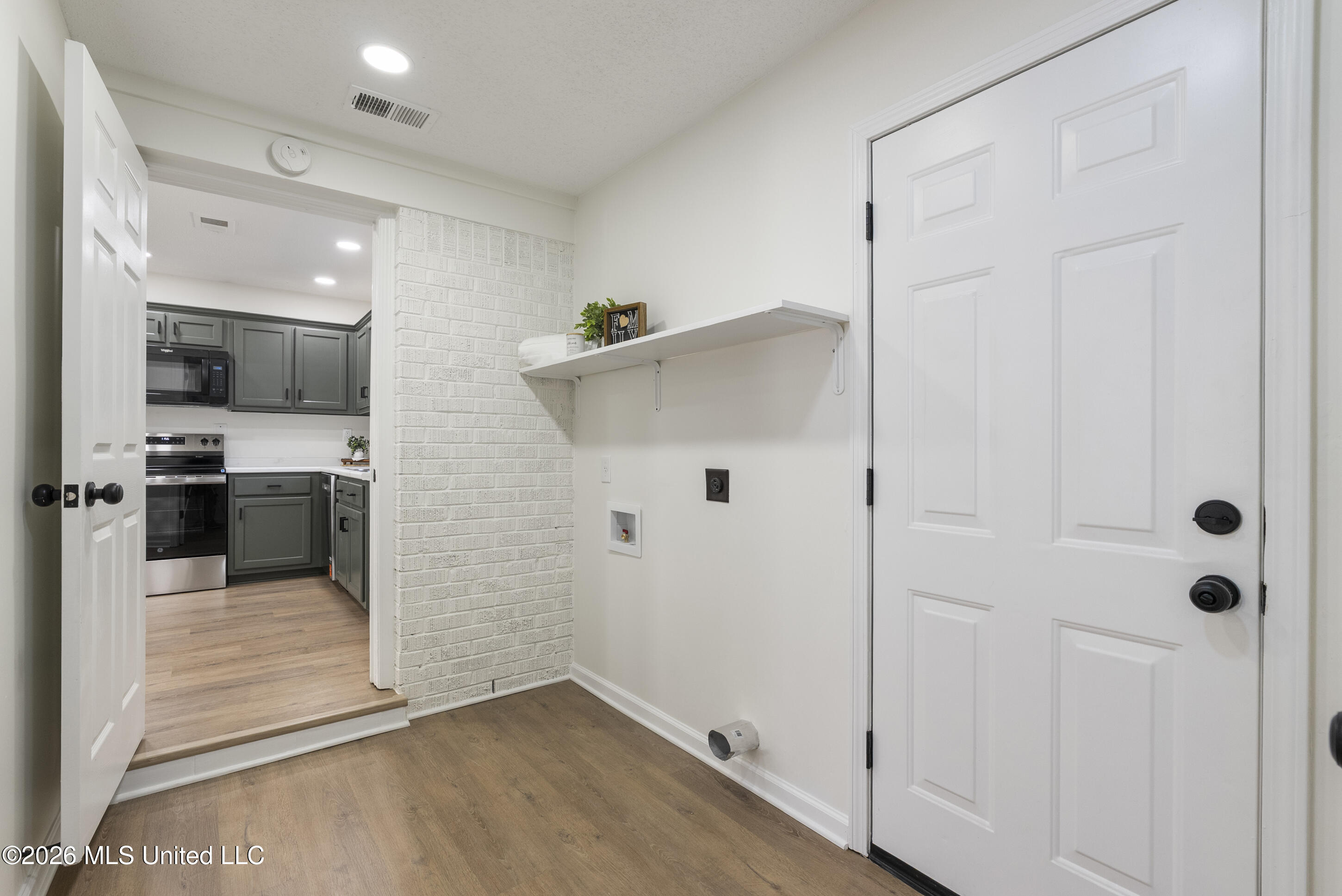 326 Hillbrook Drive Property Photo 17