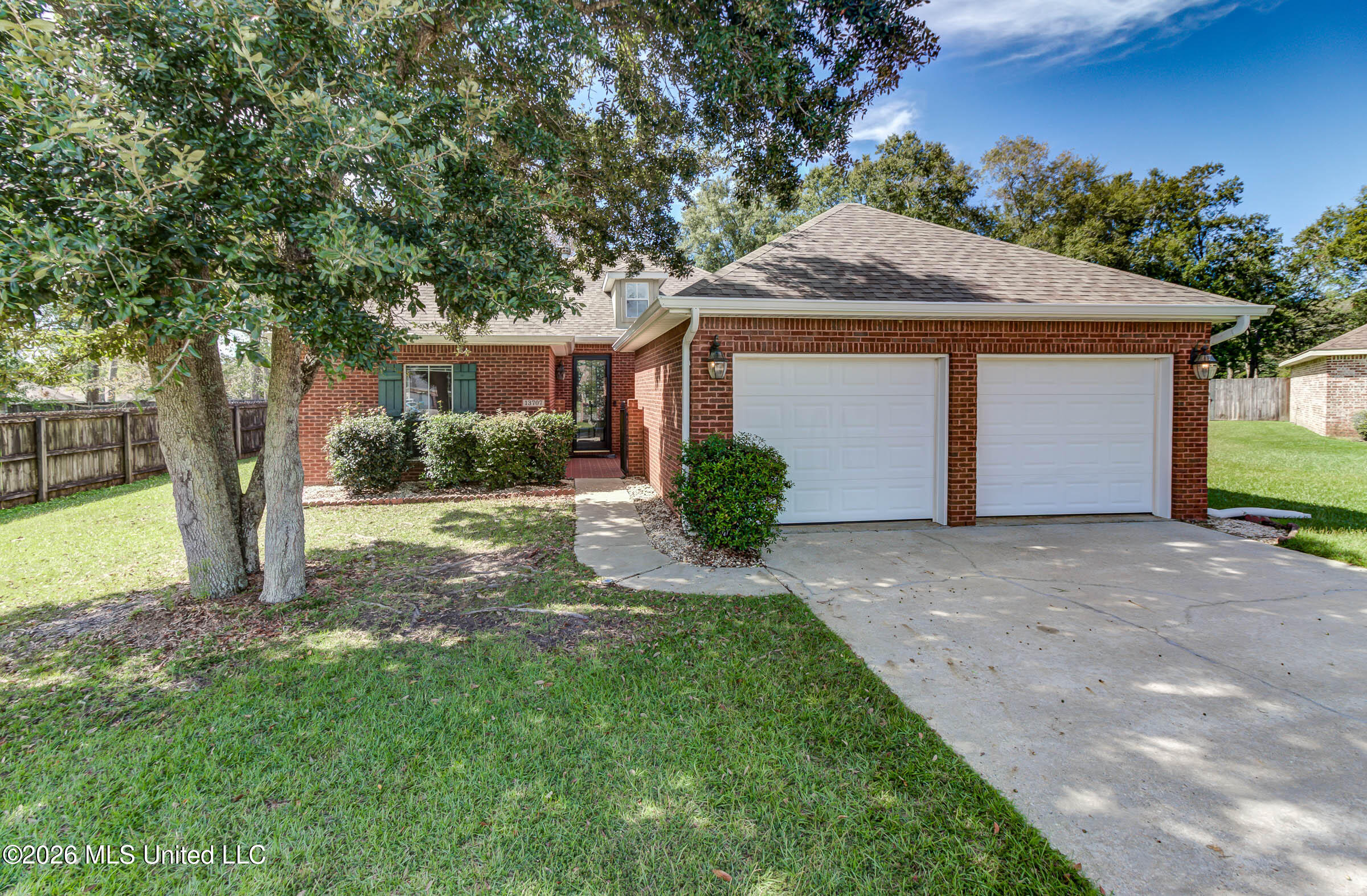 13707 Dunvegan Drive Property Photo 1