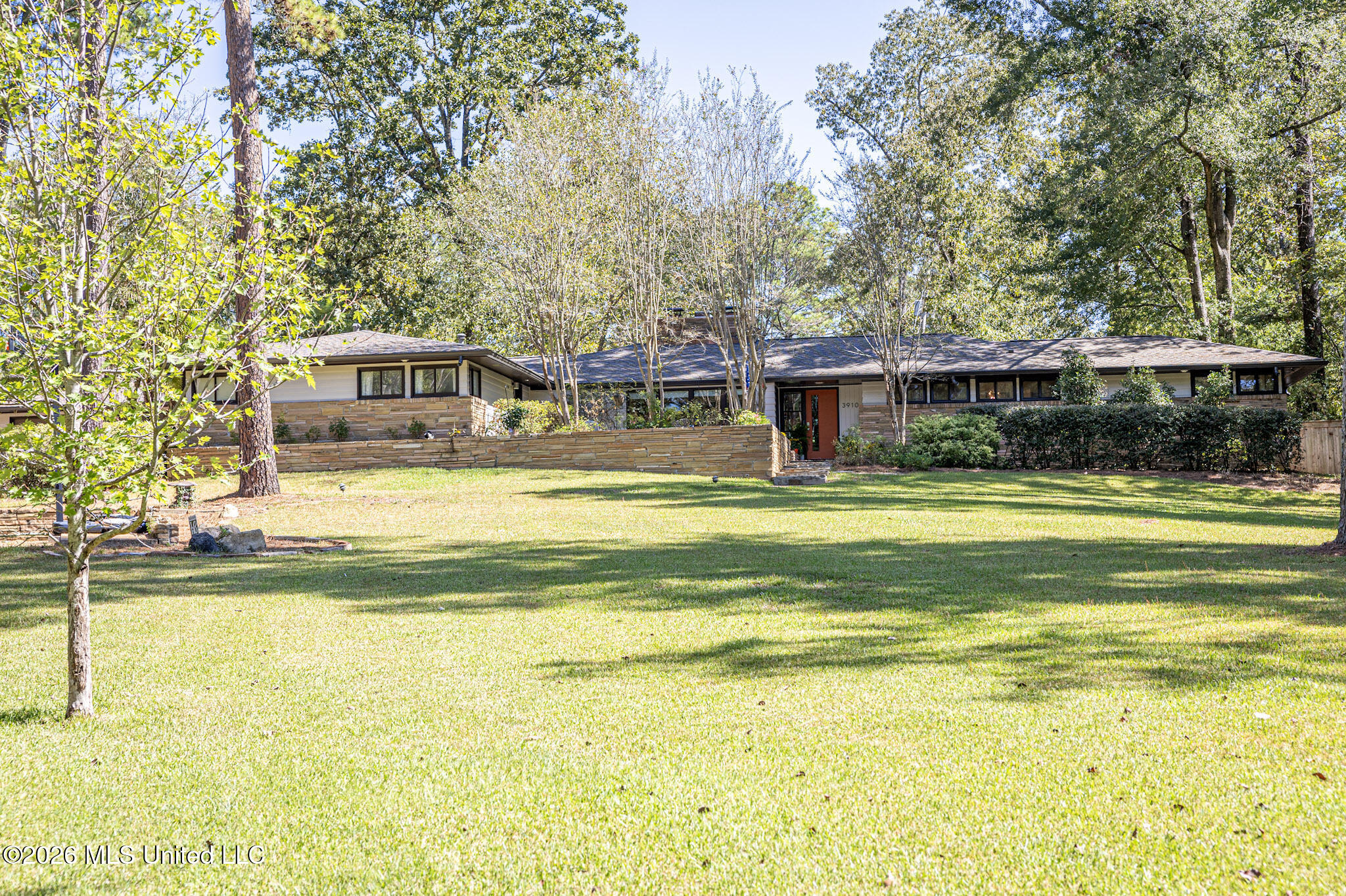 3910 Pinewood Drive Property Photo 1