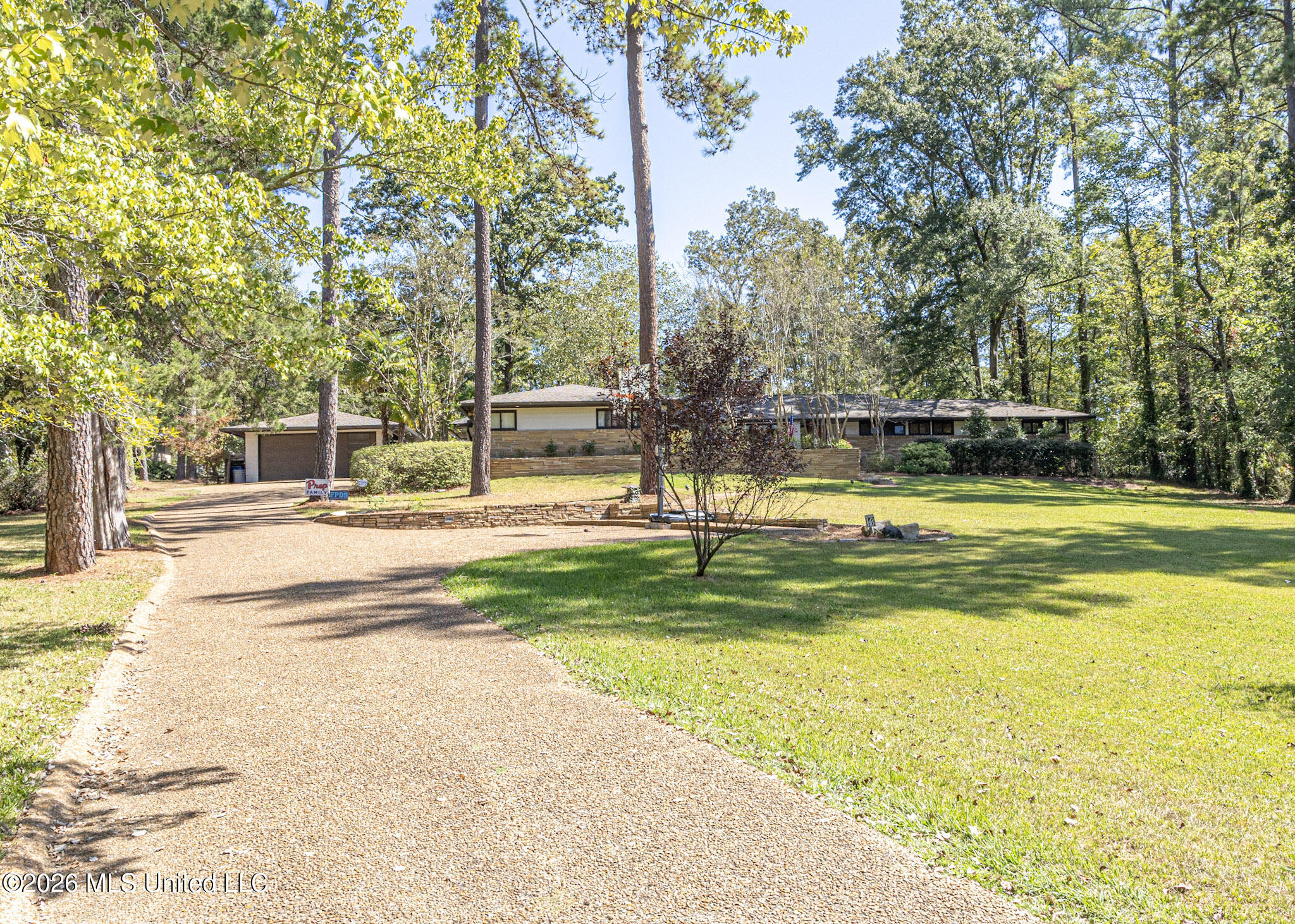 3910 Pinewood Drive Property Photo 3