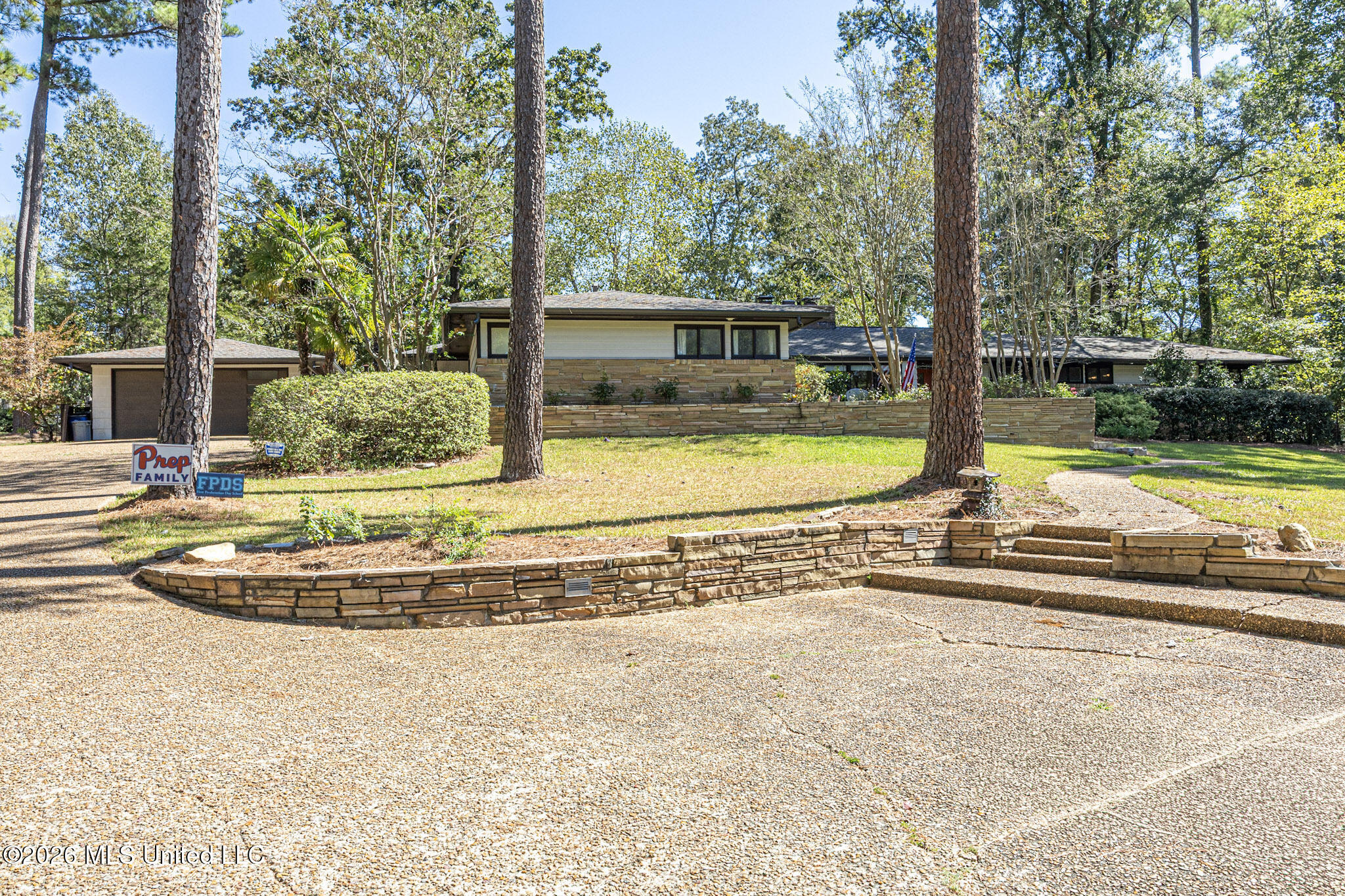 3910 Pinewood Drive Property Photo 4
