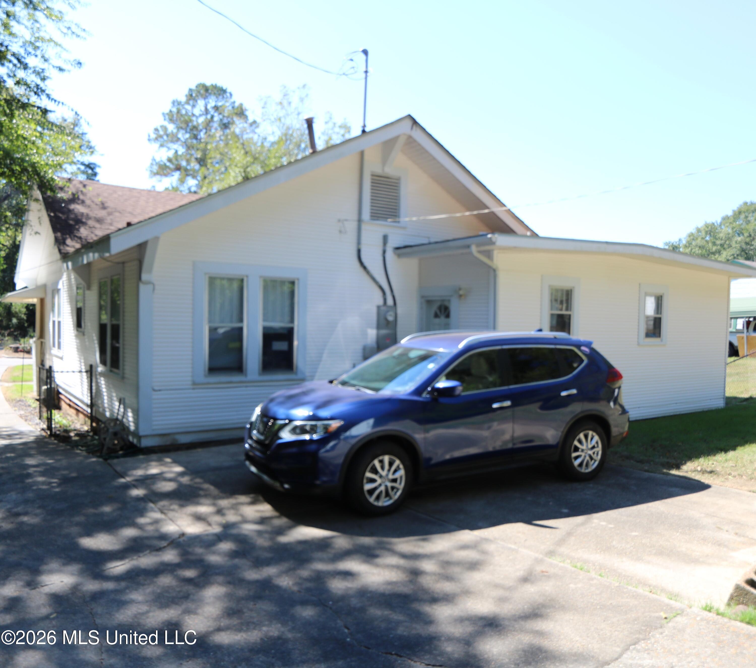 513 W 16th Street Property Photo 4