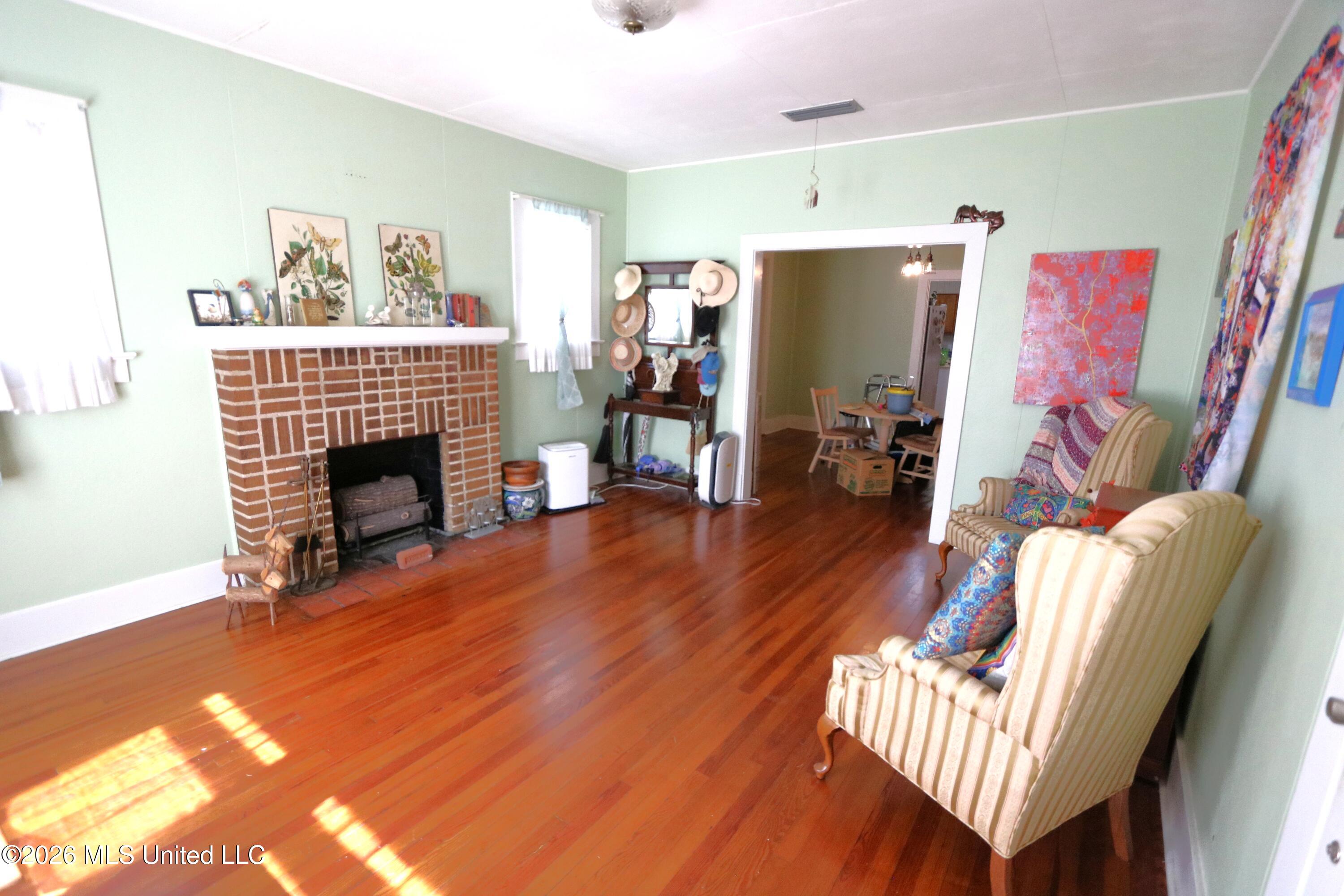 513 W 16th Street Property Photo 6