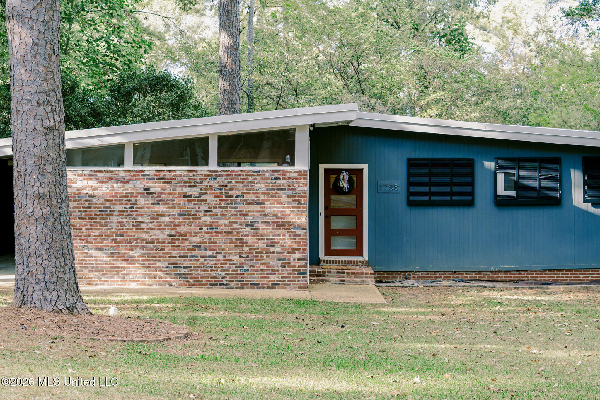 1758 Hillview Drive Property Photo 1