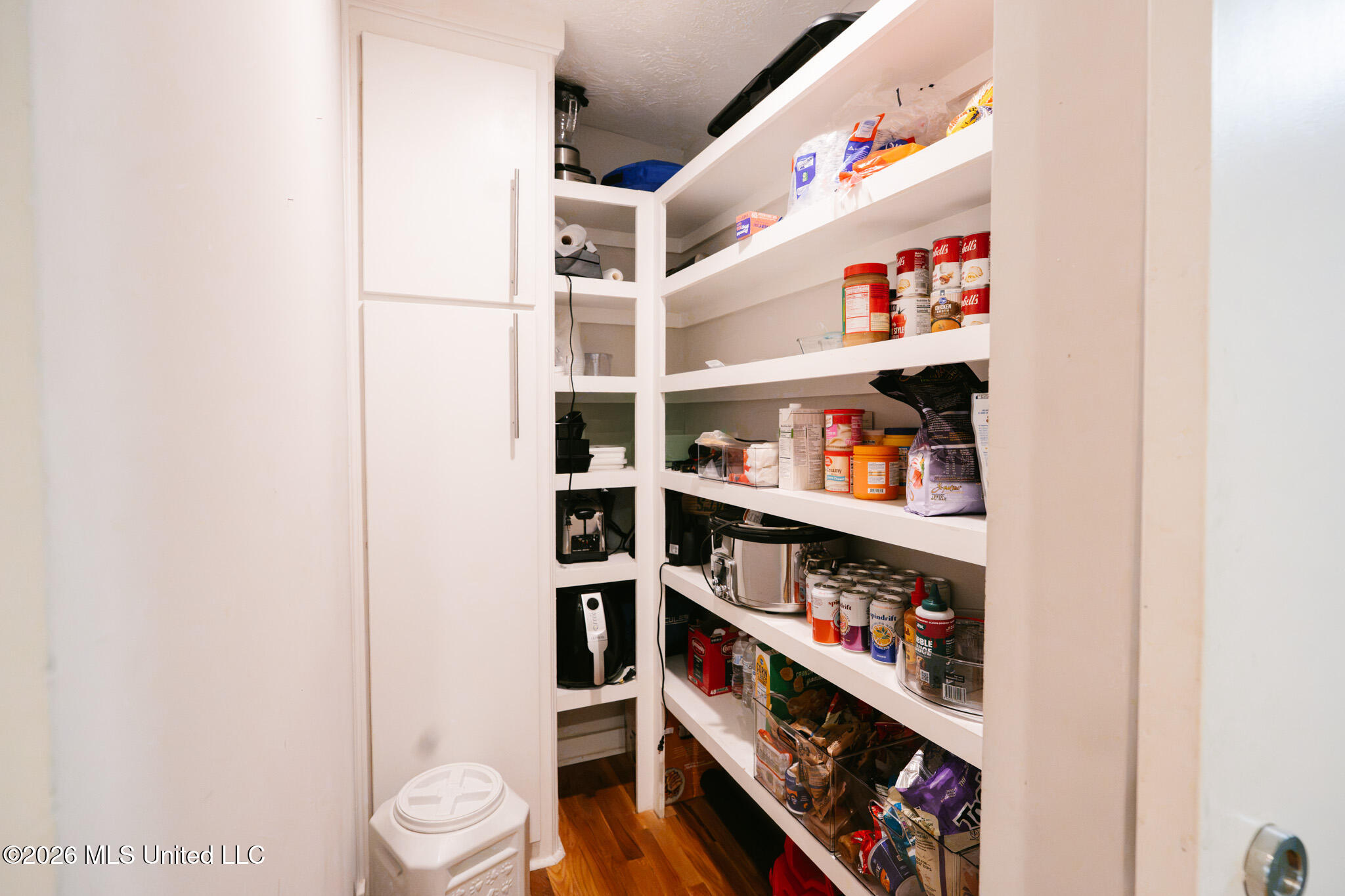 1758 Hillview Drive Property Photo 14