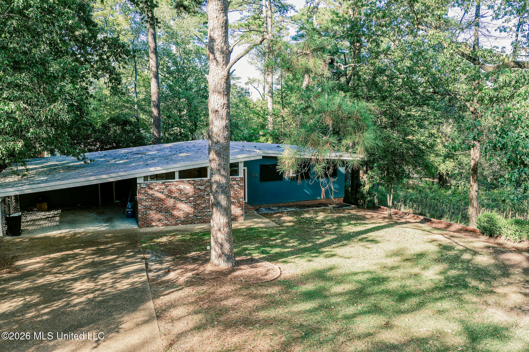 1758 Hillview Drive Property Photo 28