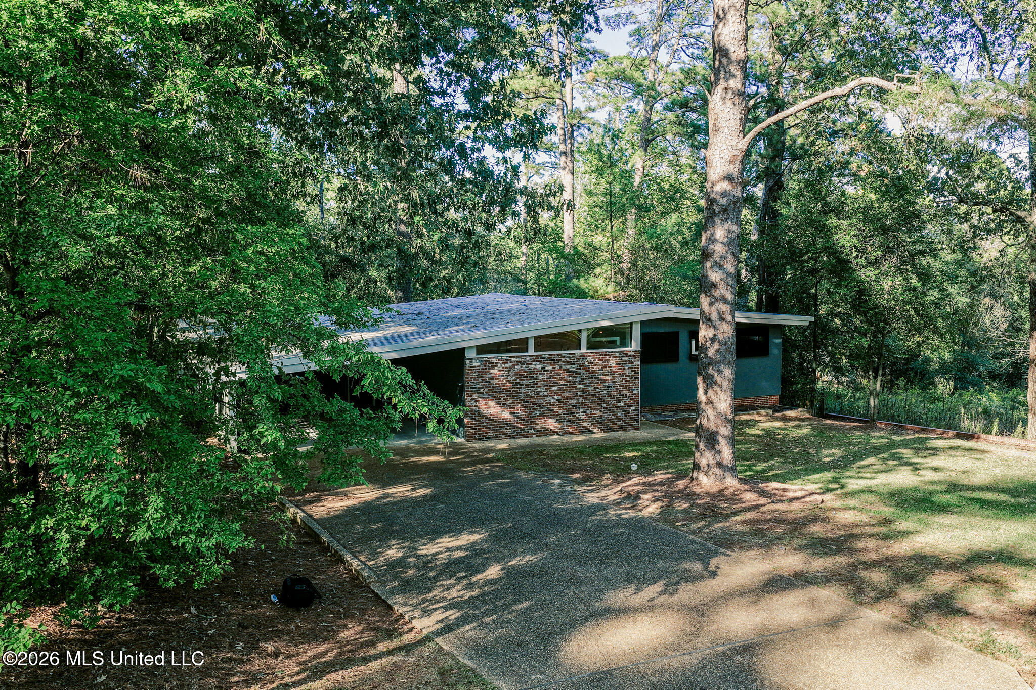 1758 Hillview Drive Property Photo 30