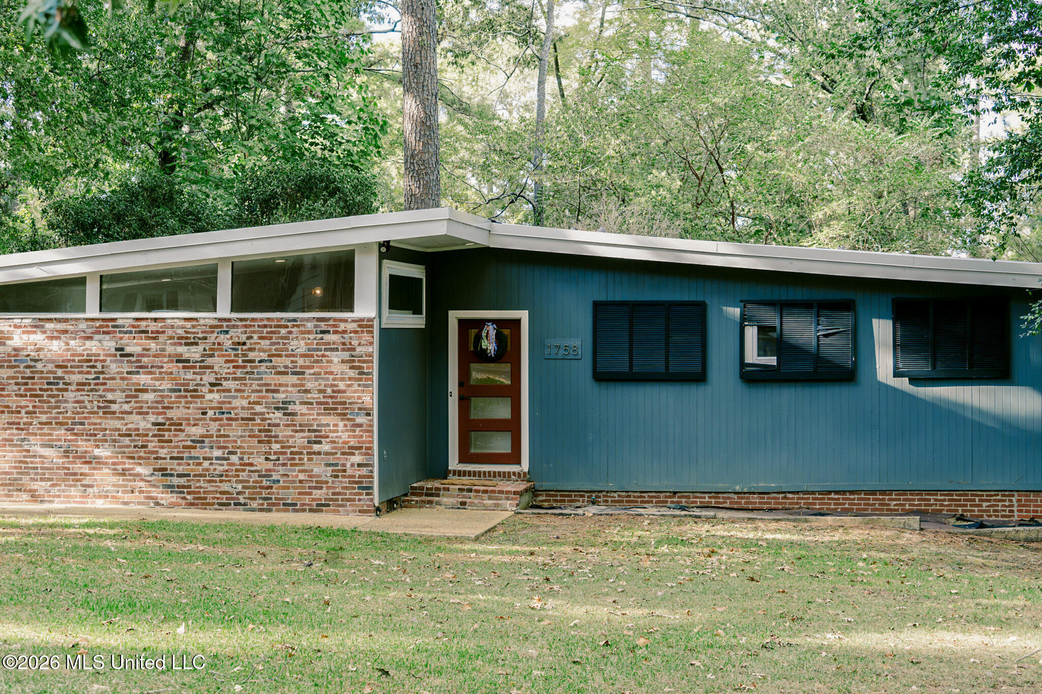 1758 Hillview Drive Property Photo 32