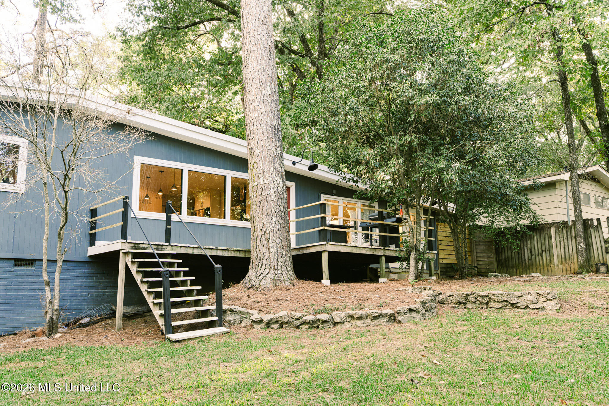 1758 Hillview Drive Property Photo 42