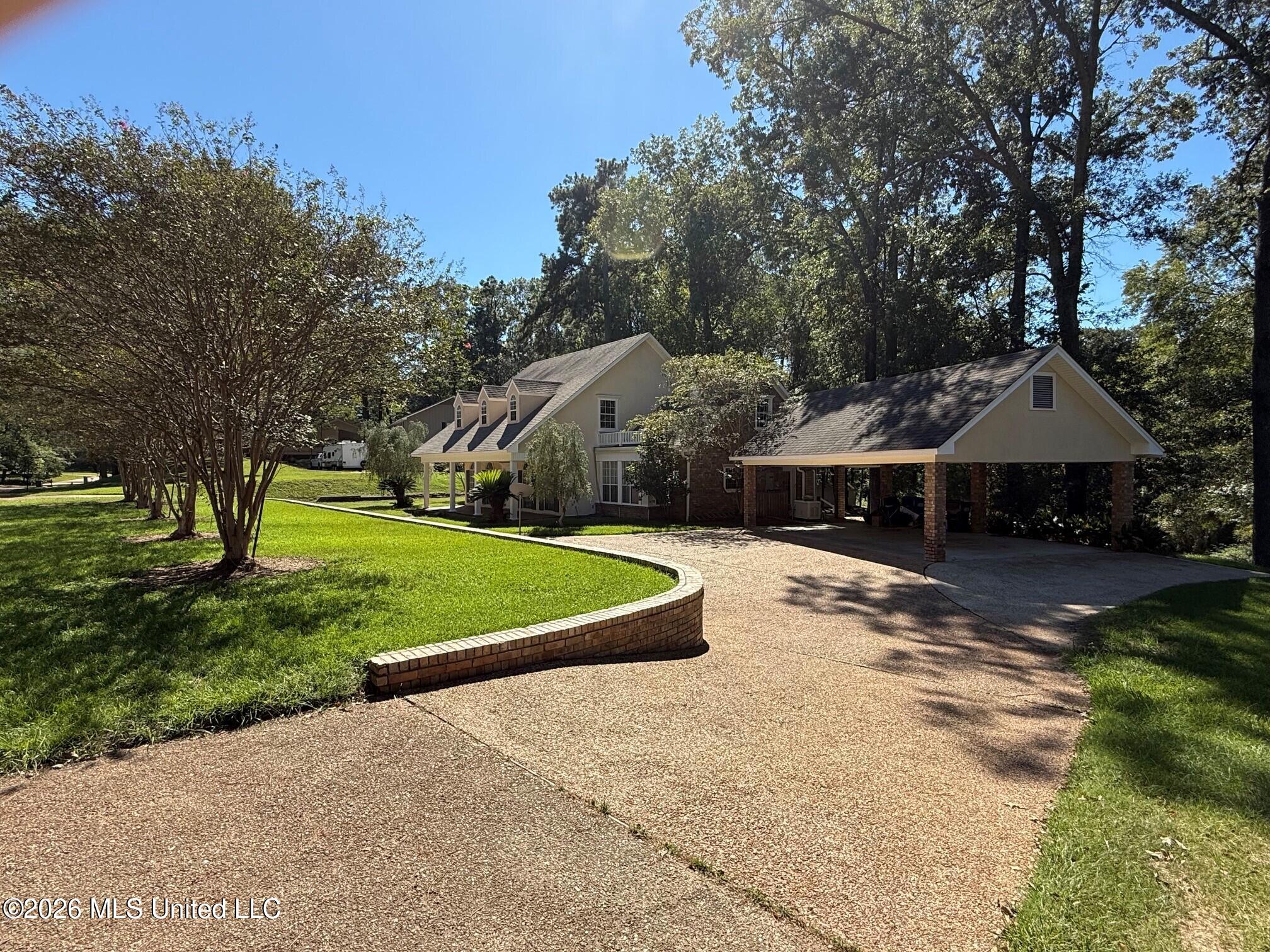 121 Woodhaven Drive Property Photo 4