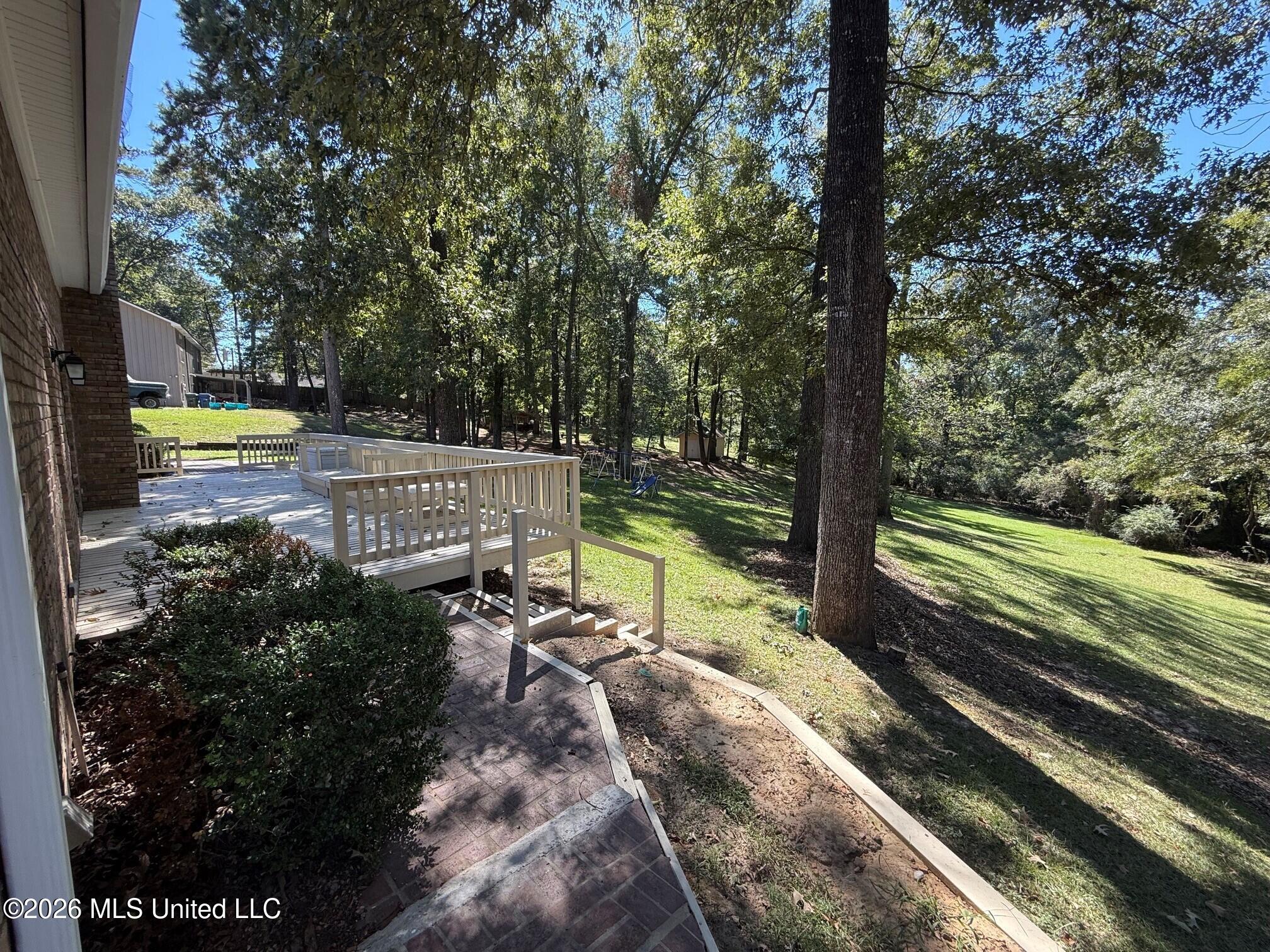 121 Woodhaven Drive Property Photo 5