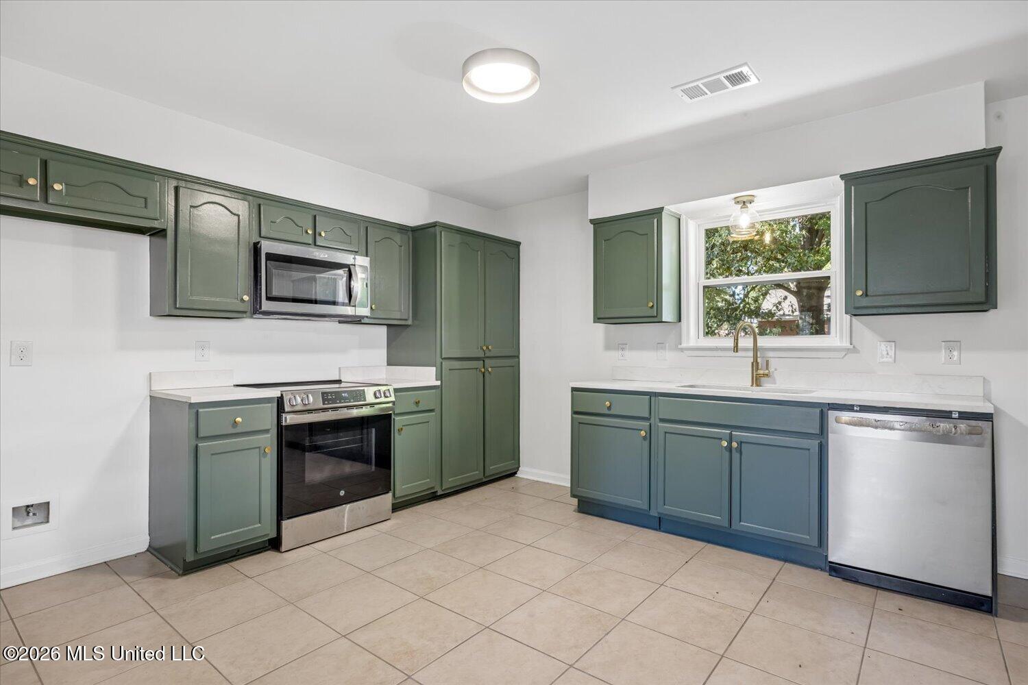 6445 Heather Road Property Photo 10