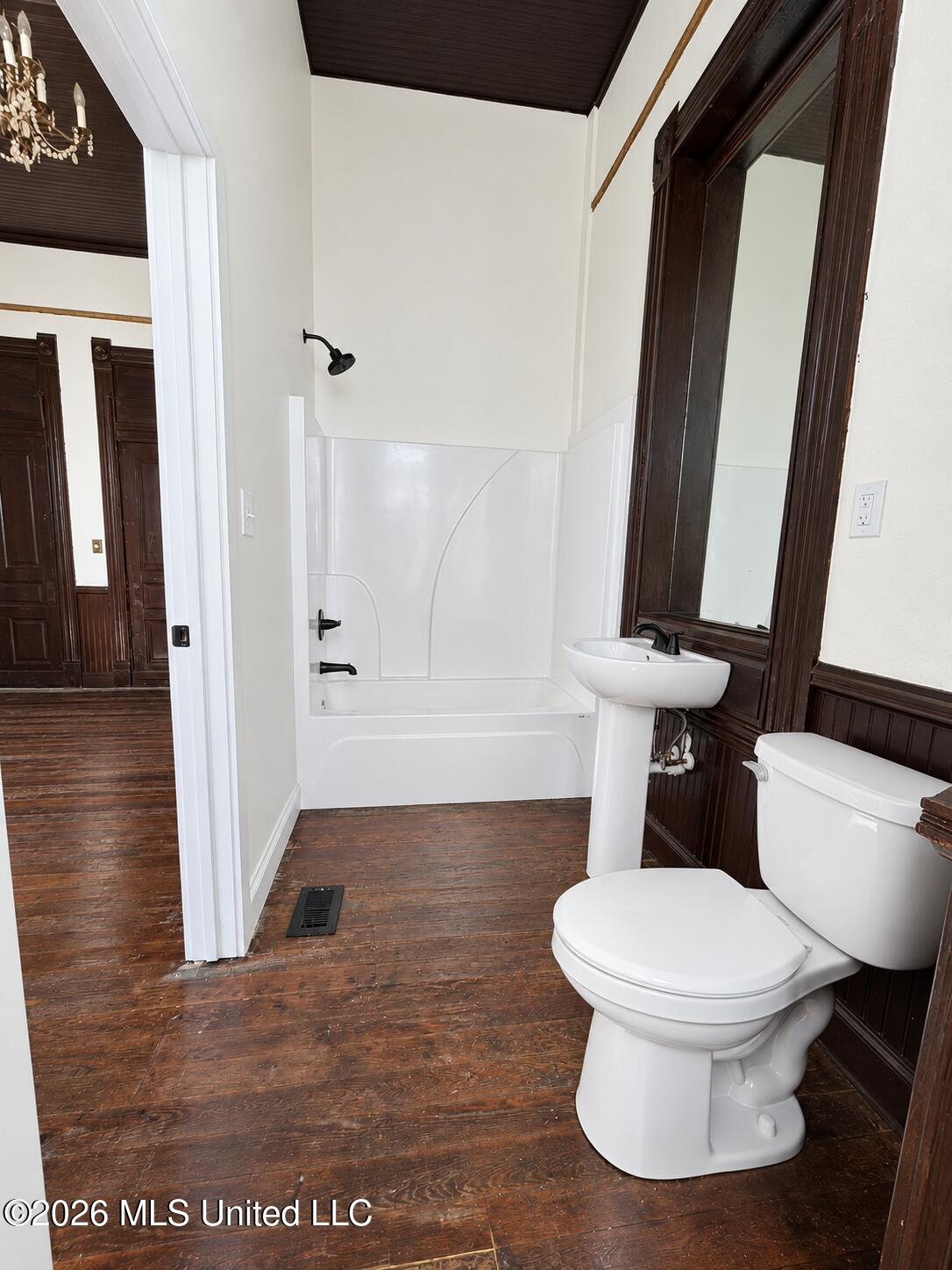 3434 Pascagoula Street Property Photo 4