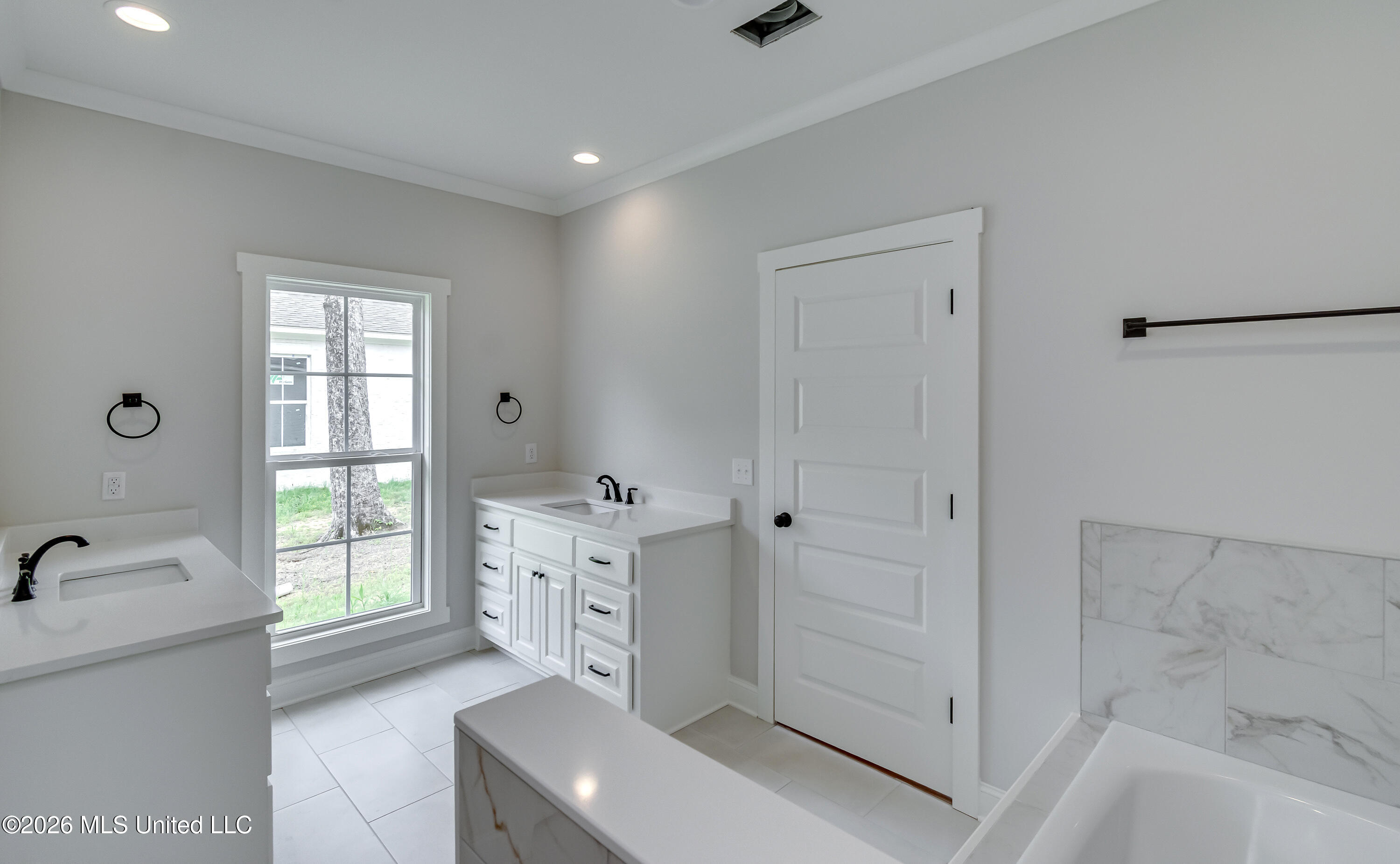 124 Grayson Way Property Photo 3