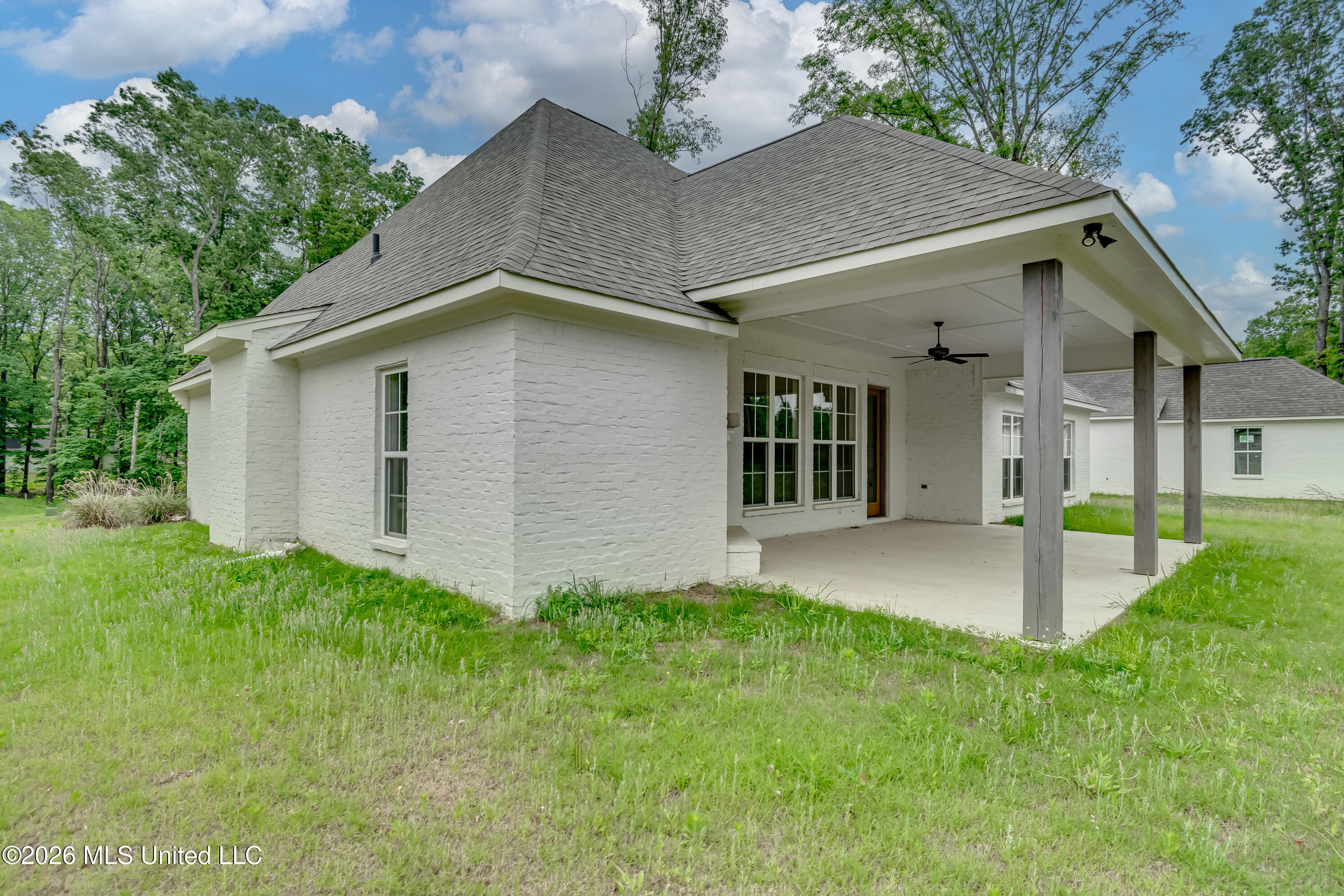 124 Grayson Way Property Photo 8