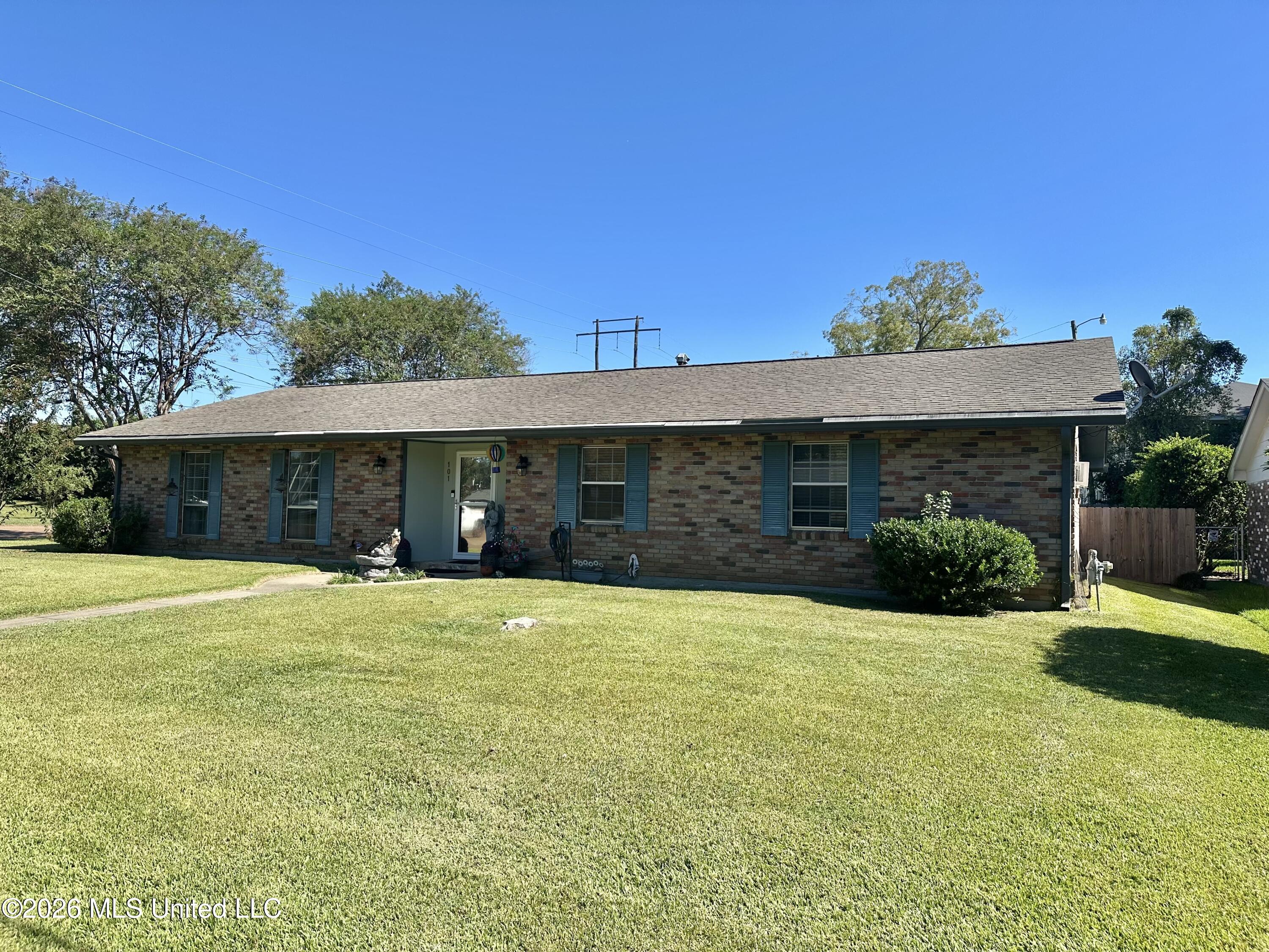 101 Woodville Drive Property Photo 1