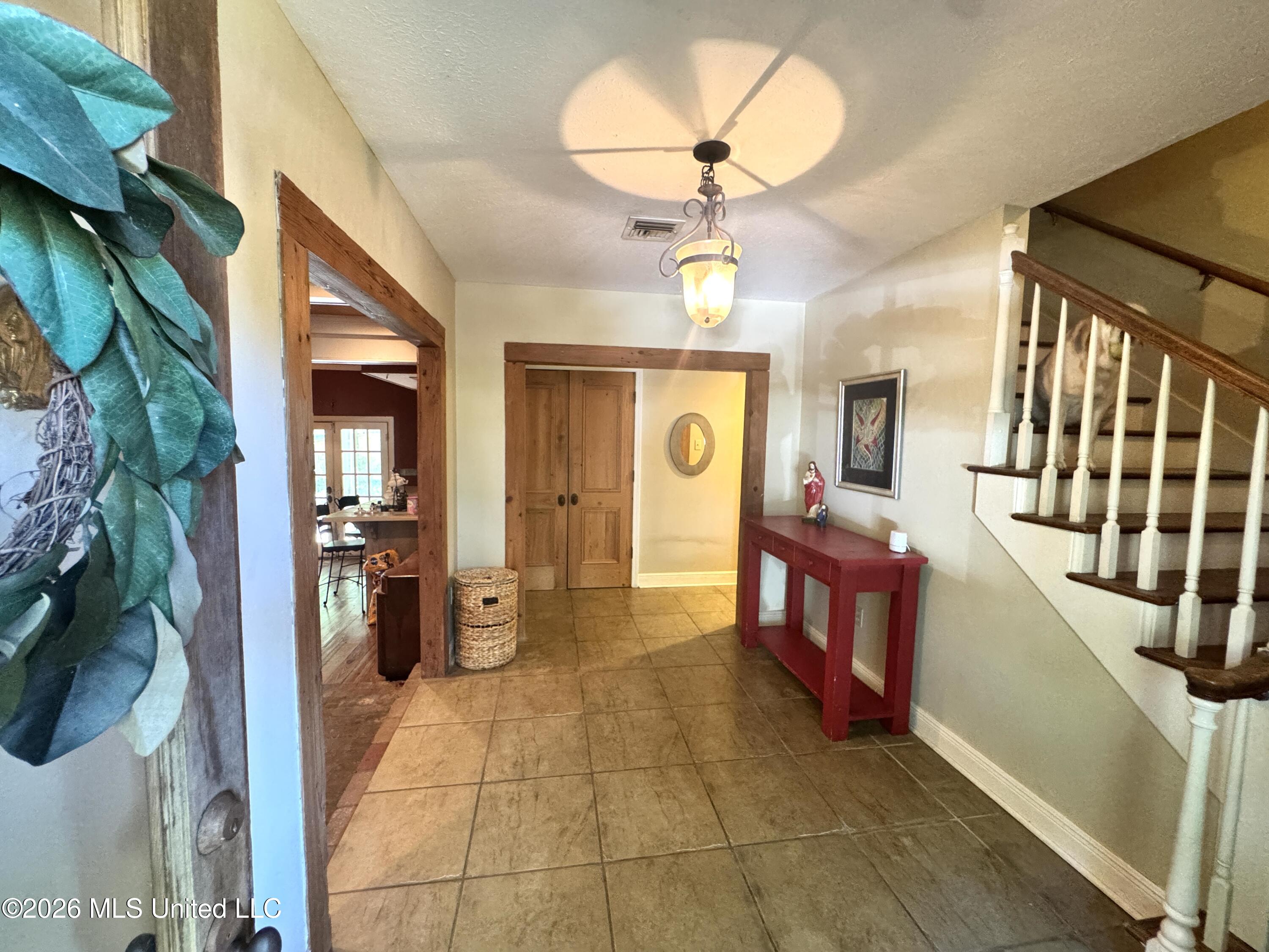 4433 Deer Creek Drive Property Photo 3